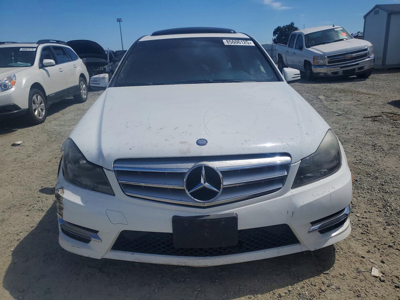 2013 Mercedes-benz C 250 White vin: WDDGF4HB6DR271338