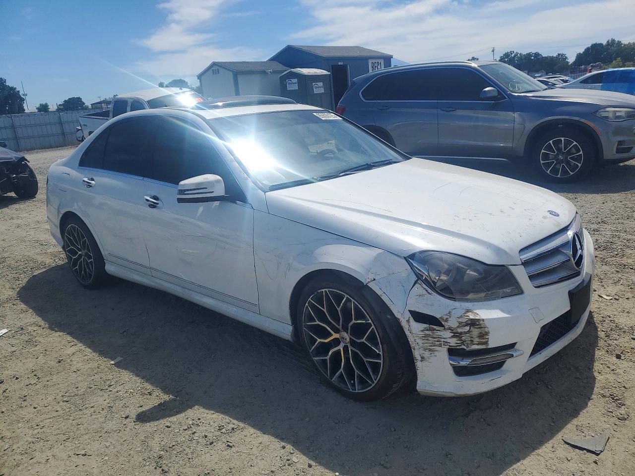 2013 Mercedes-benz C 250 White vin: WDDGF4HB6DR271338