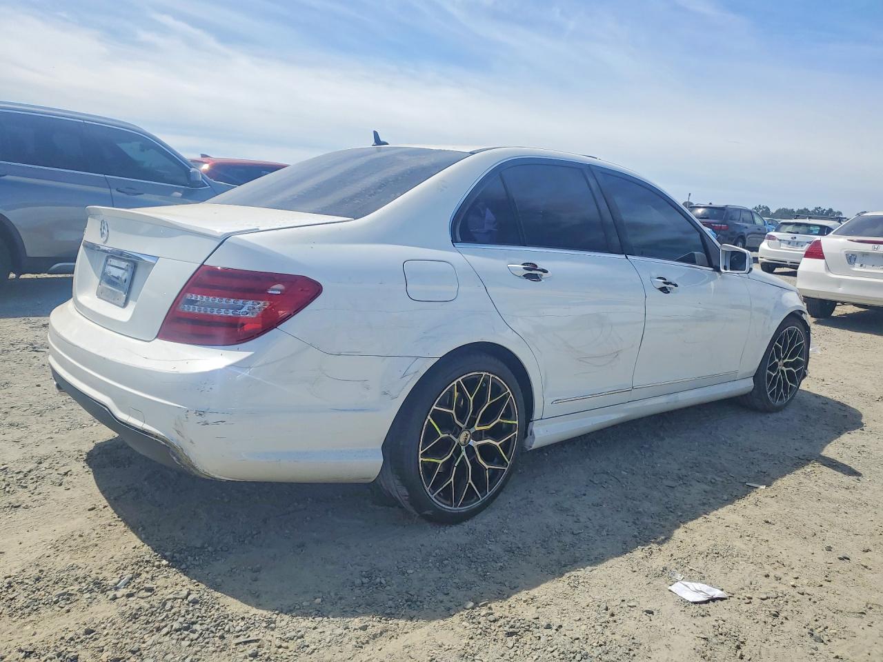 2013 Mercedes-benz C 250 White vin: WDDGF4HB6DR271338