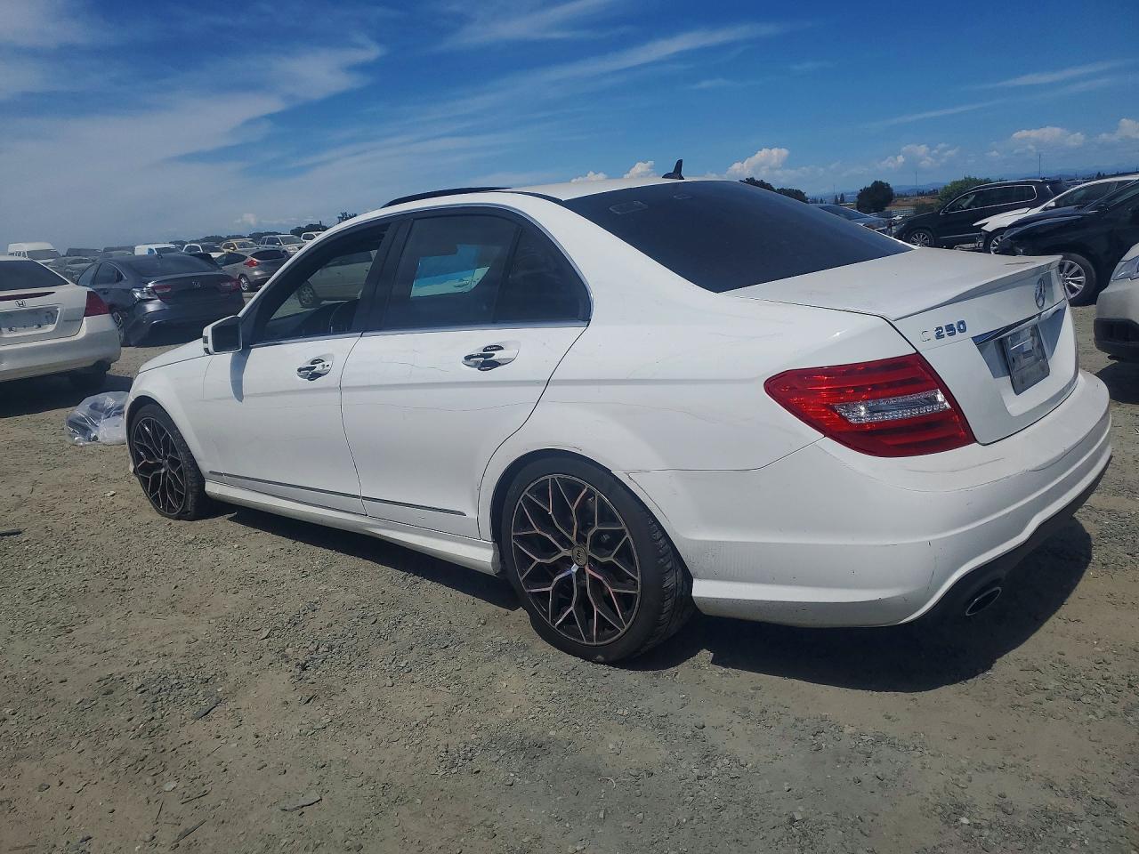 2013 Mercedes-benz C 250 White vin: WDDGF4HB6DR271338