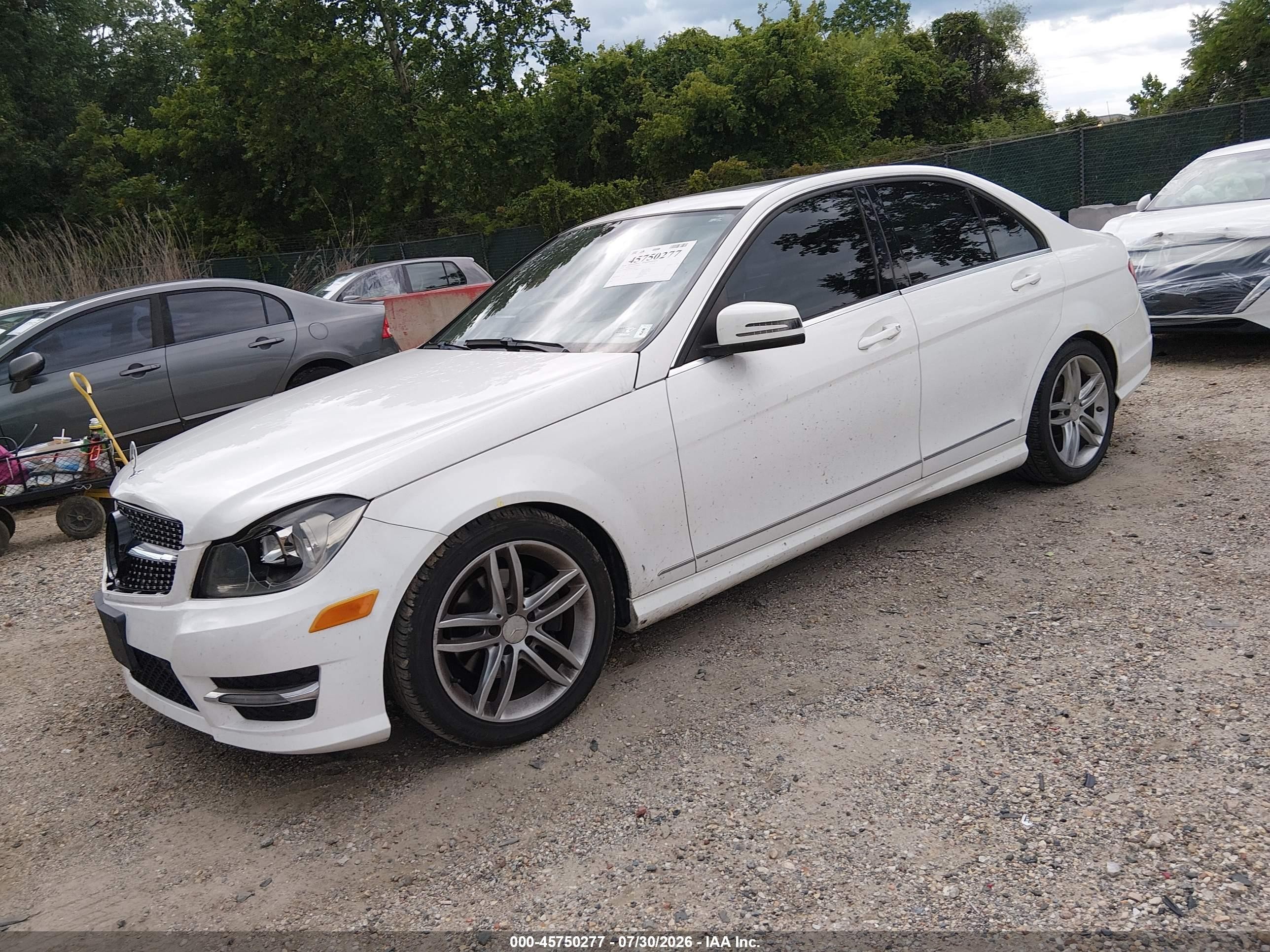 2013 Mercedes-benz C 250 Sport White vin: WDDGF4HB6DR276135