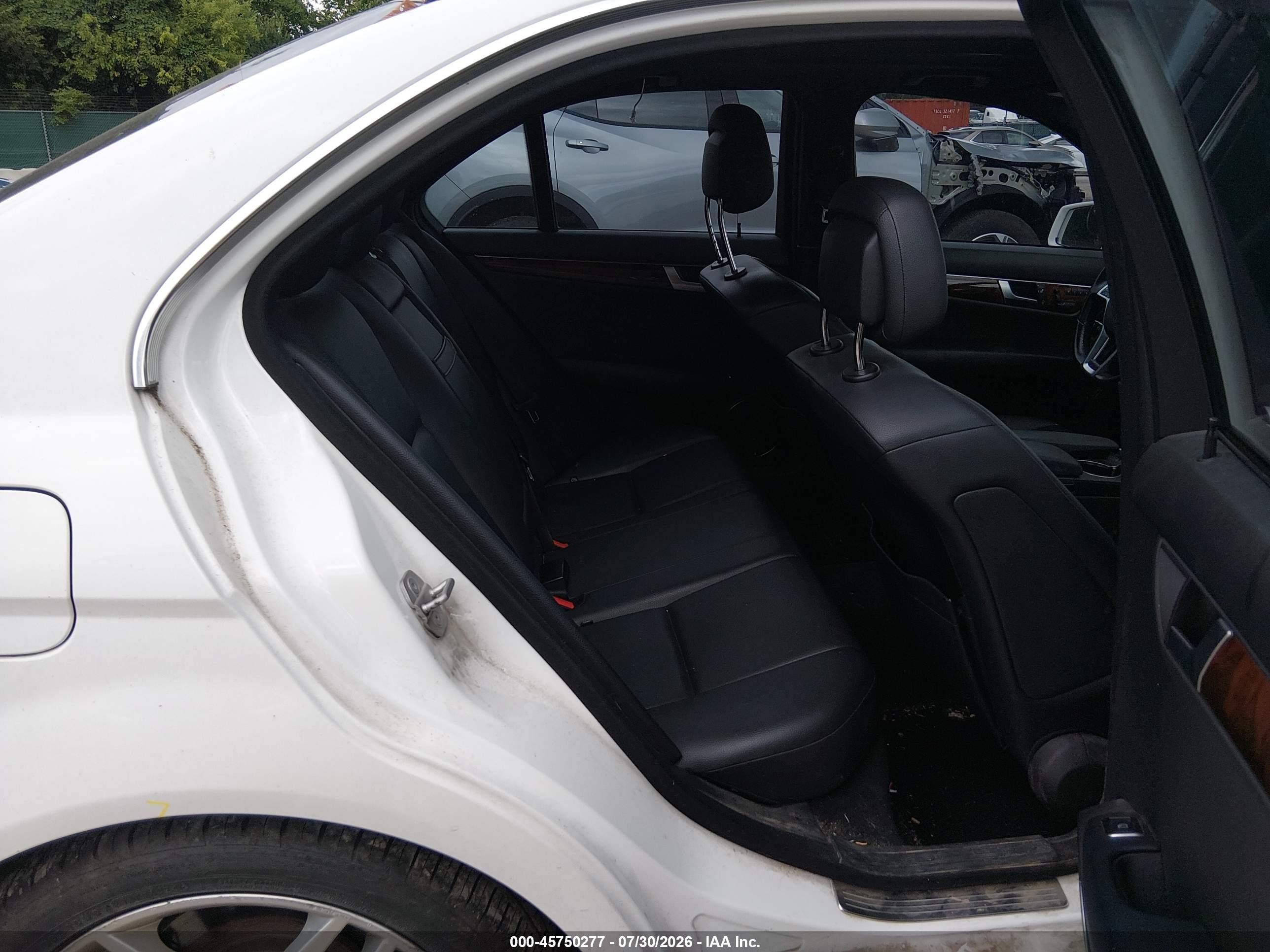 2013 Mercedes-benz C 250 Sport White vin: WDDGF4HB6DR276135