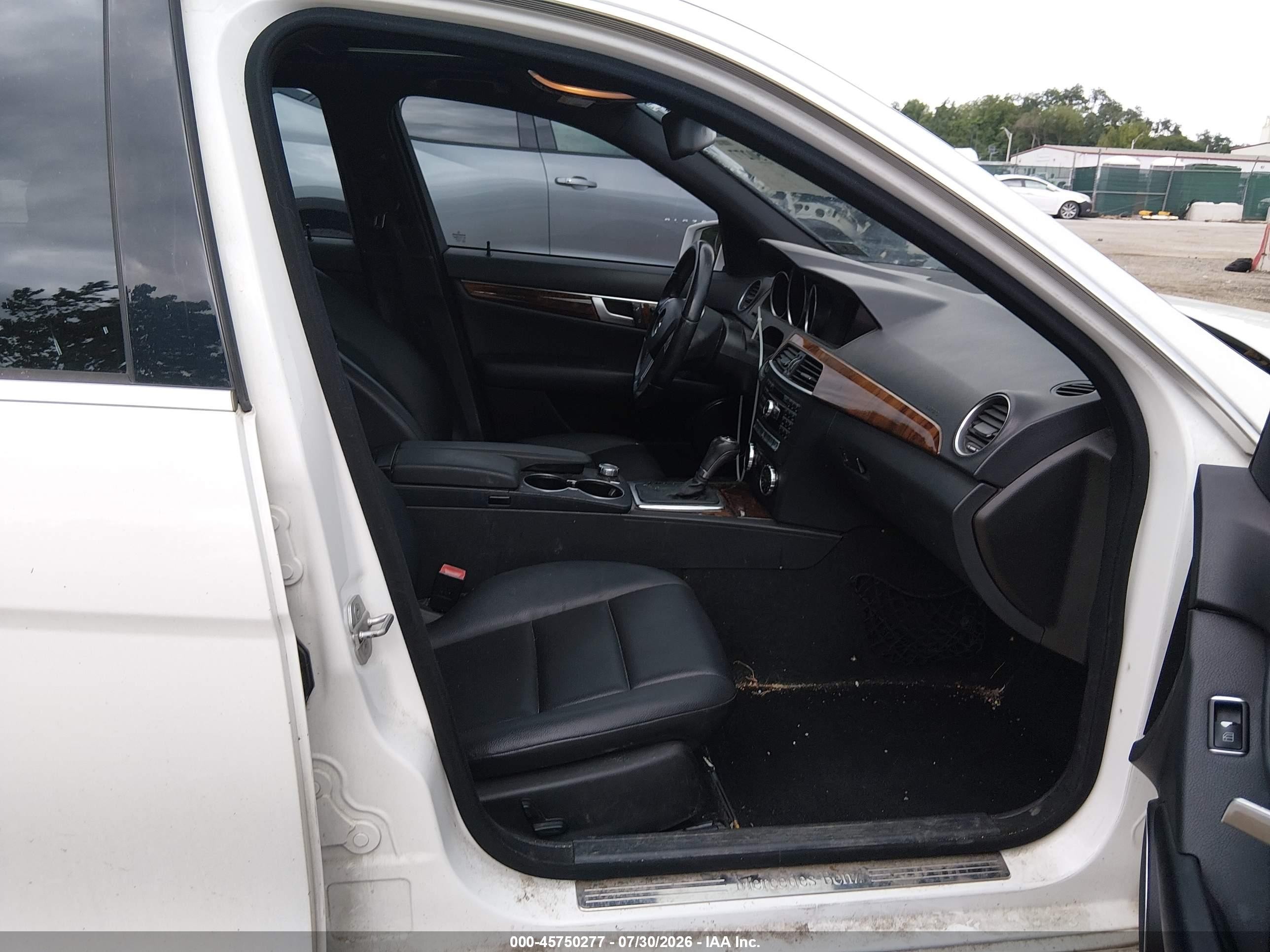 2013 Mercedes-benz C 250 Sport White vin: WDDGF4HB6DR276135
