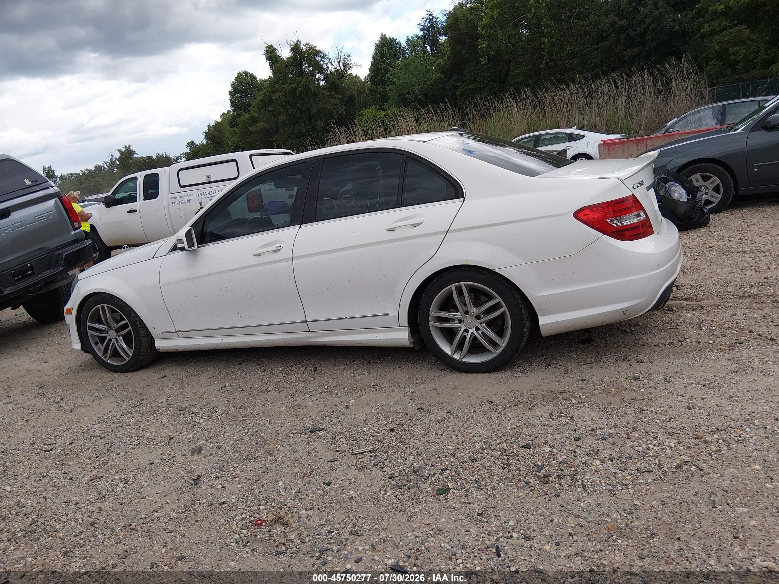 2013 Mercedes-benz C 250 Sport White vin: WDDGF4HB6DR276135