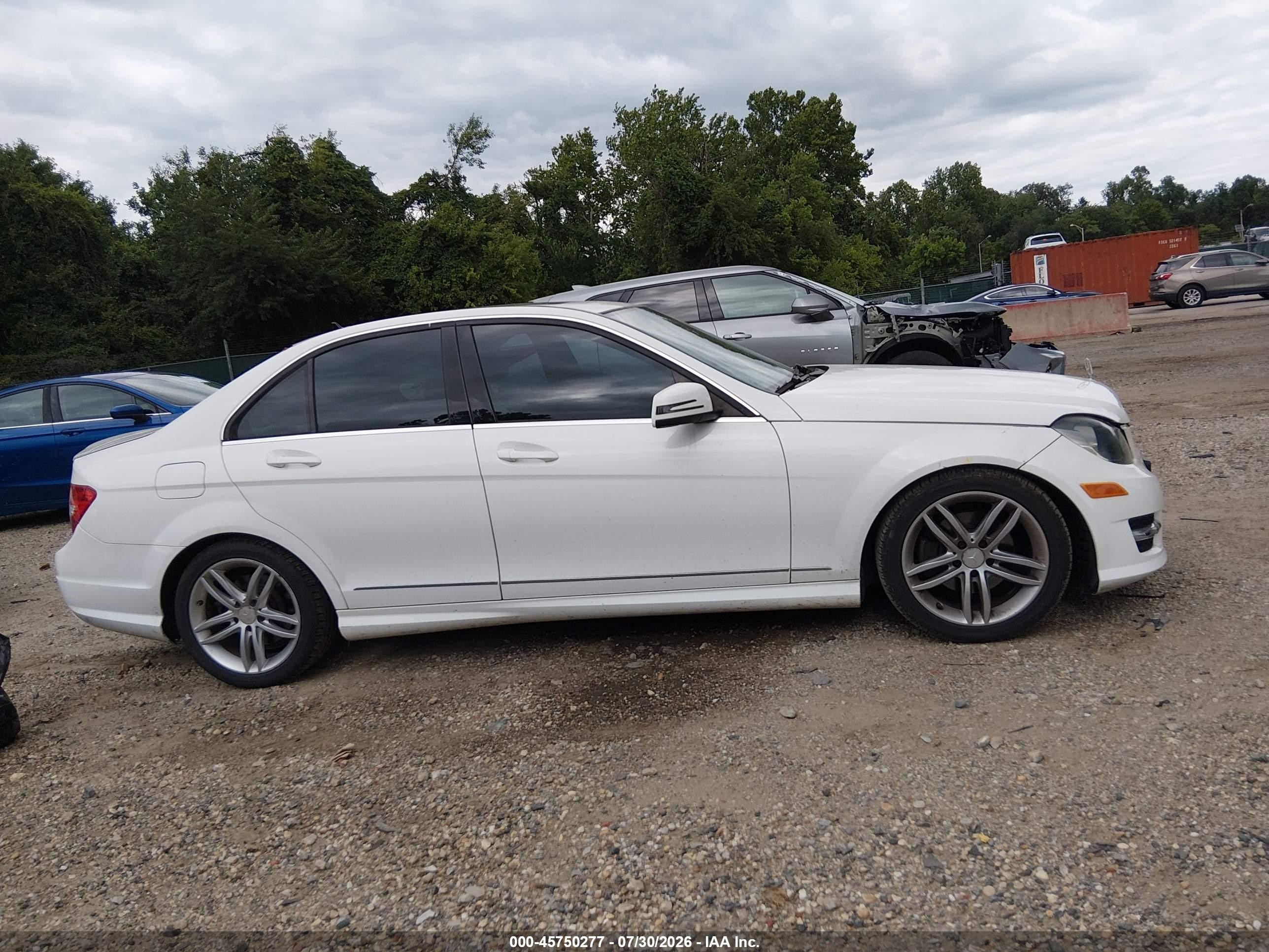 2013 Mercedes-benz C 250 Sport White vin: WDDGF4HB6DR276135