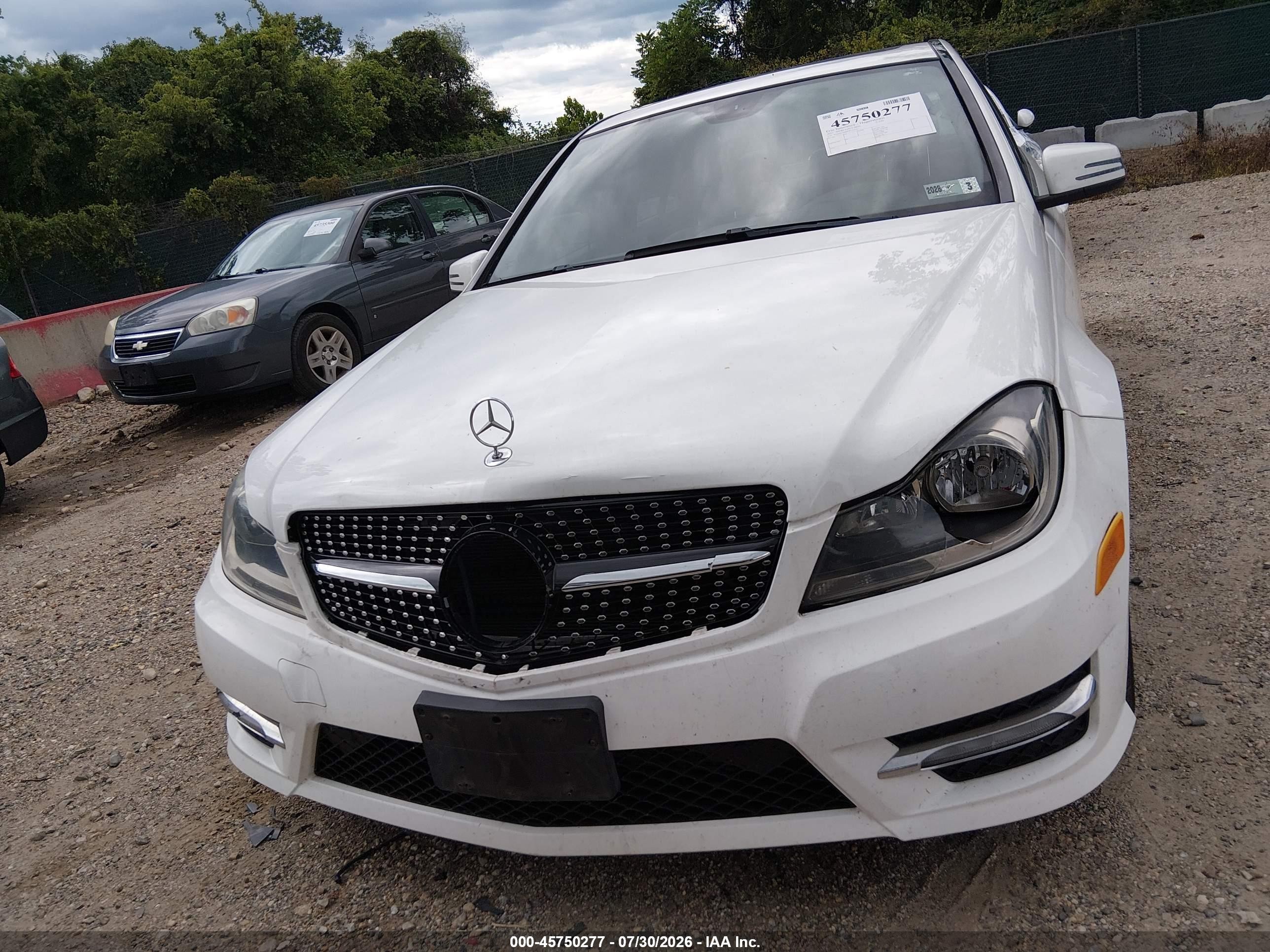 2013 Mercedes-benz C 250 Sport White vin: WDDGF4HB6DR276135