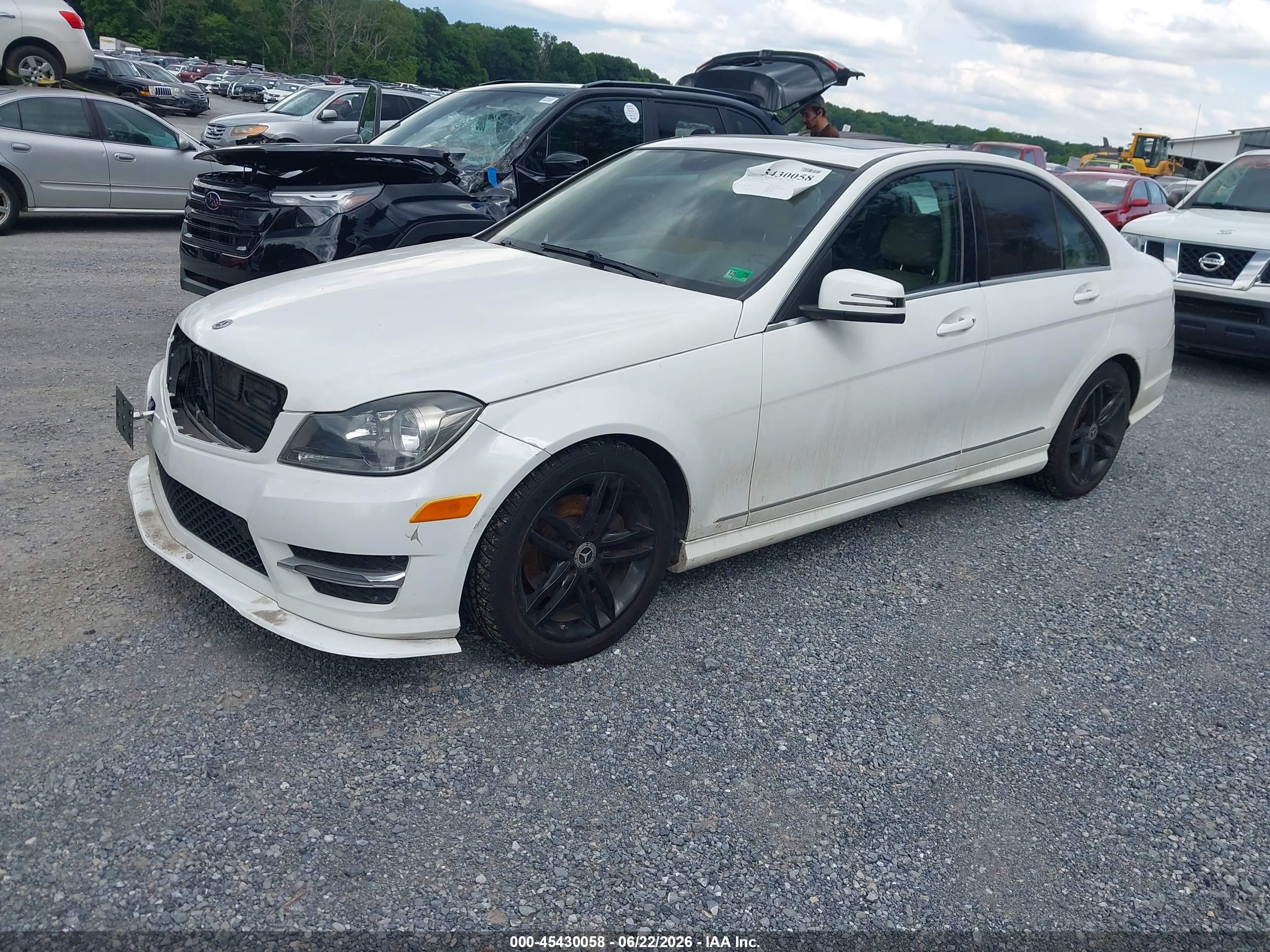 2013 Mercedes-benz C 250 Sport White vin: WDDGF4HB6DR288091