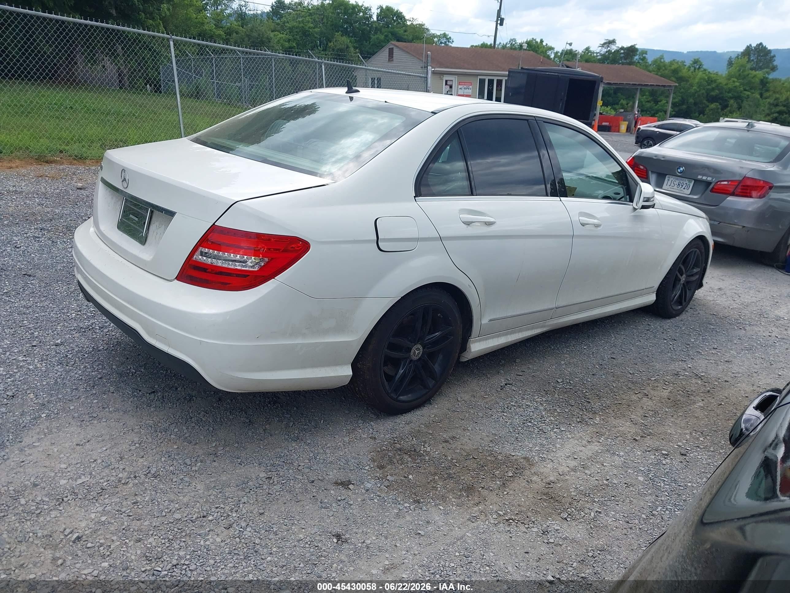 2013 Mercedes-benz C 250 Sport White vin: WDDGF4HB6DR288091