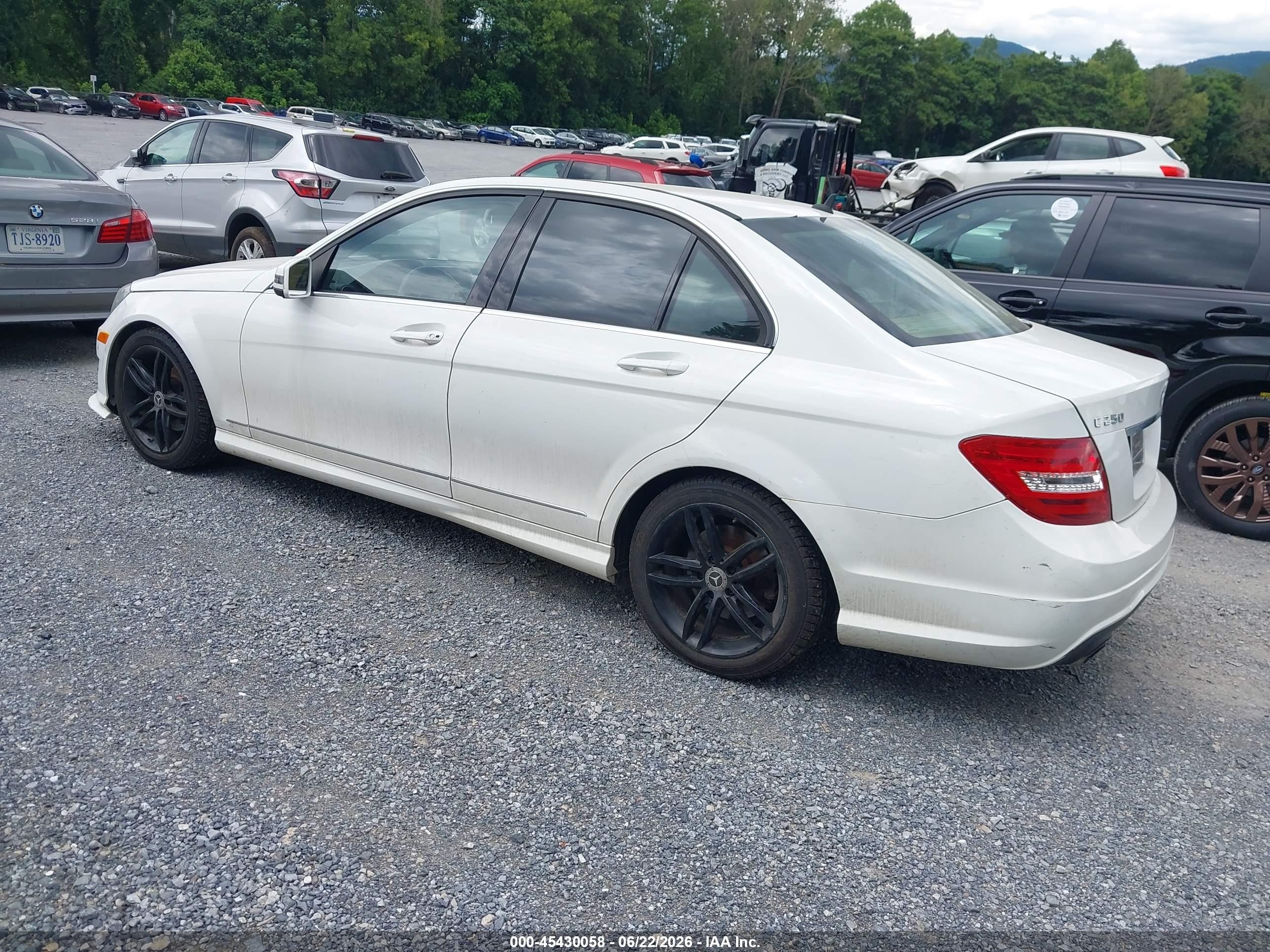 2013 Mercedes-benz C 250 Sport White vin: WDDGF4HB6DR288091