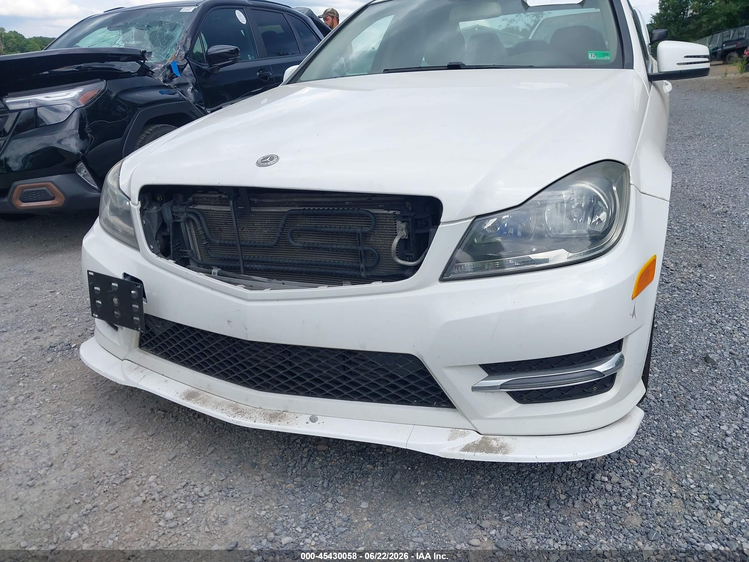 2013 Mercedes-benz C 250 Sport White vin: WDDGF4HB6DR288091