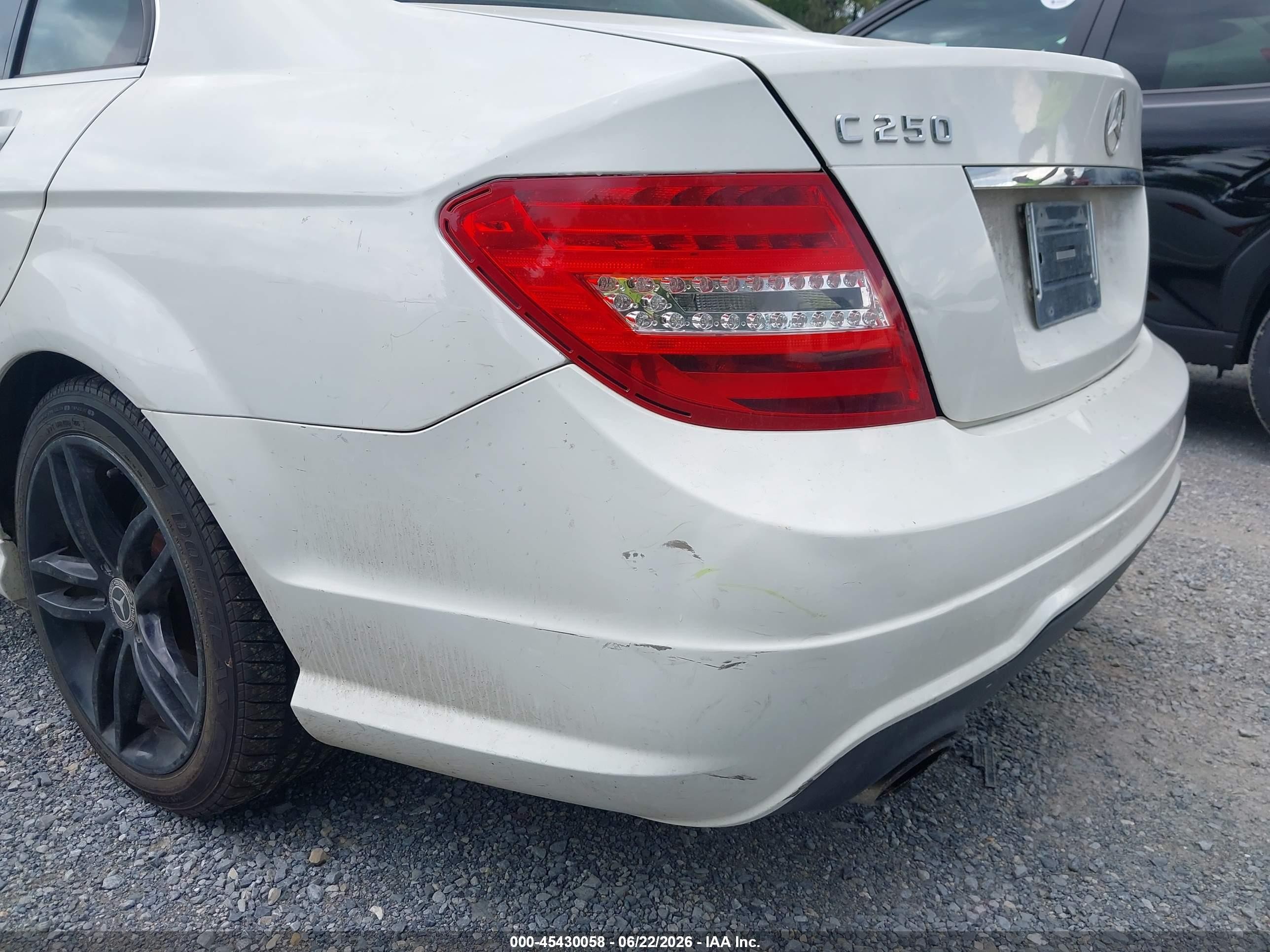 2013 Mercedes-benz C 250 Sport White vin: WDDGF4HB6DR288091