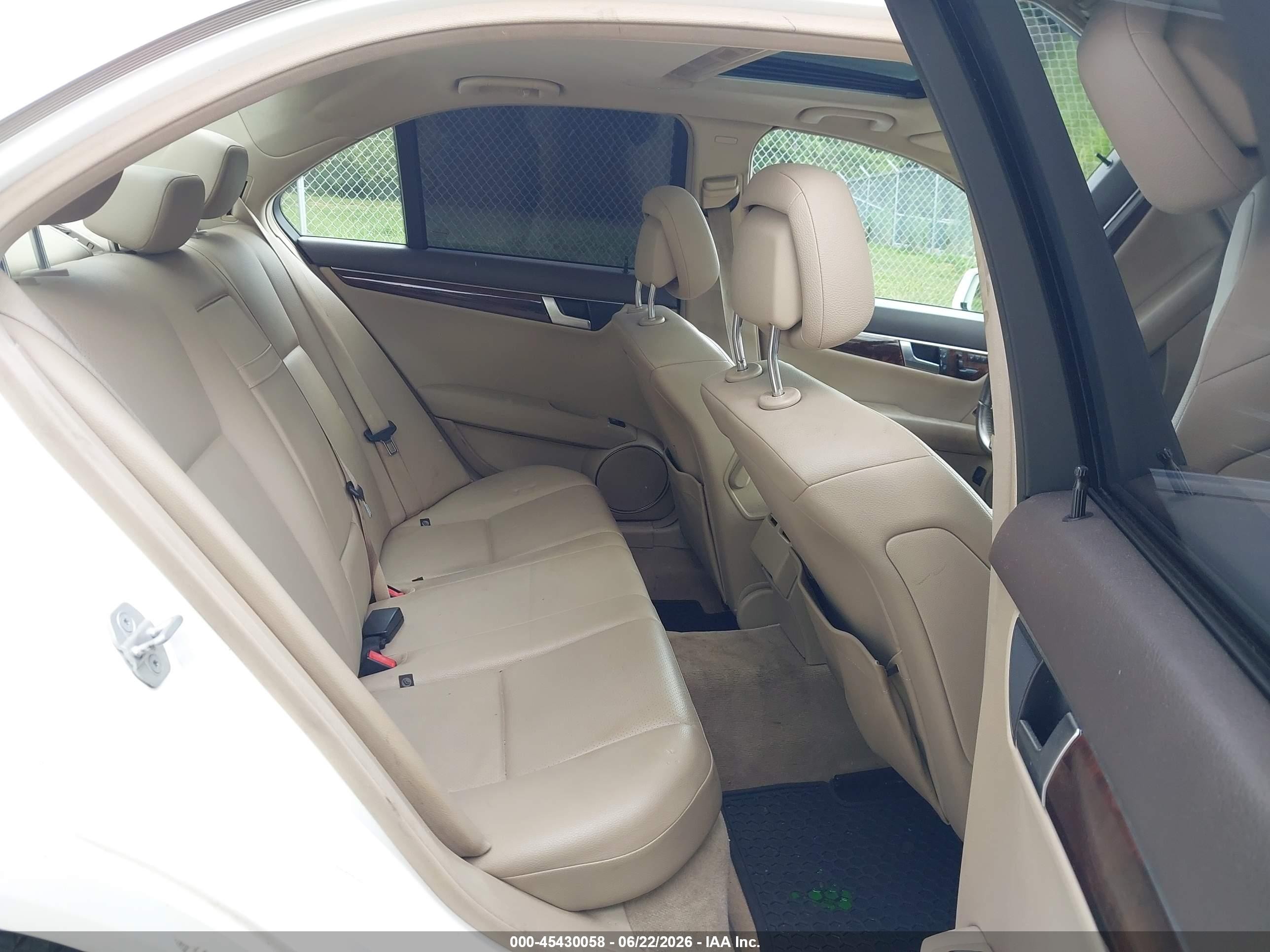 2013 Mercedes-benz C 250 Sport White vin: WDDGF4HB6DR288091