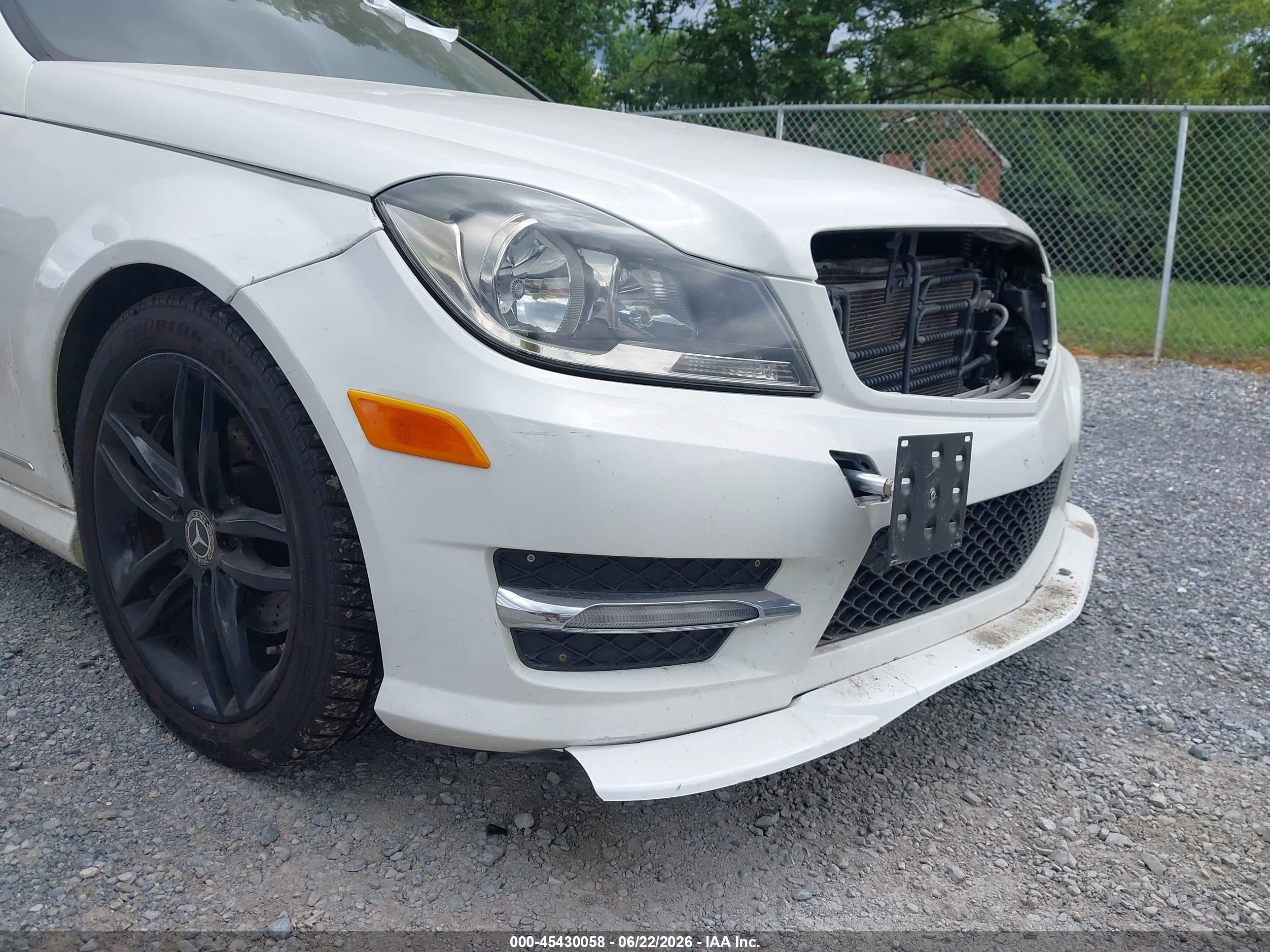 2013 Mercedes-benz C 250 Sport White vin: WDDGF4HB6DR288091