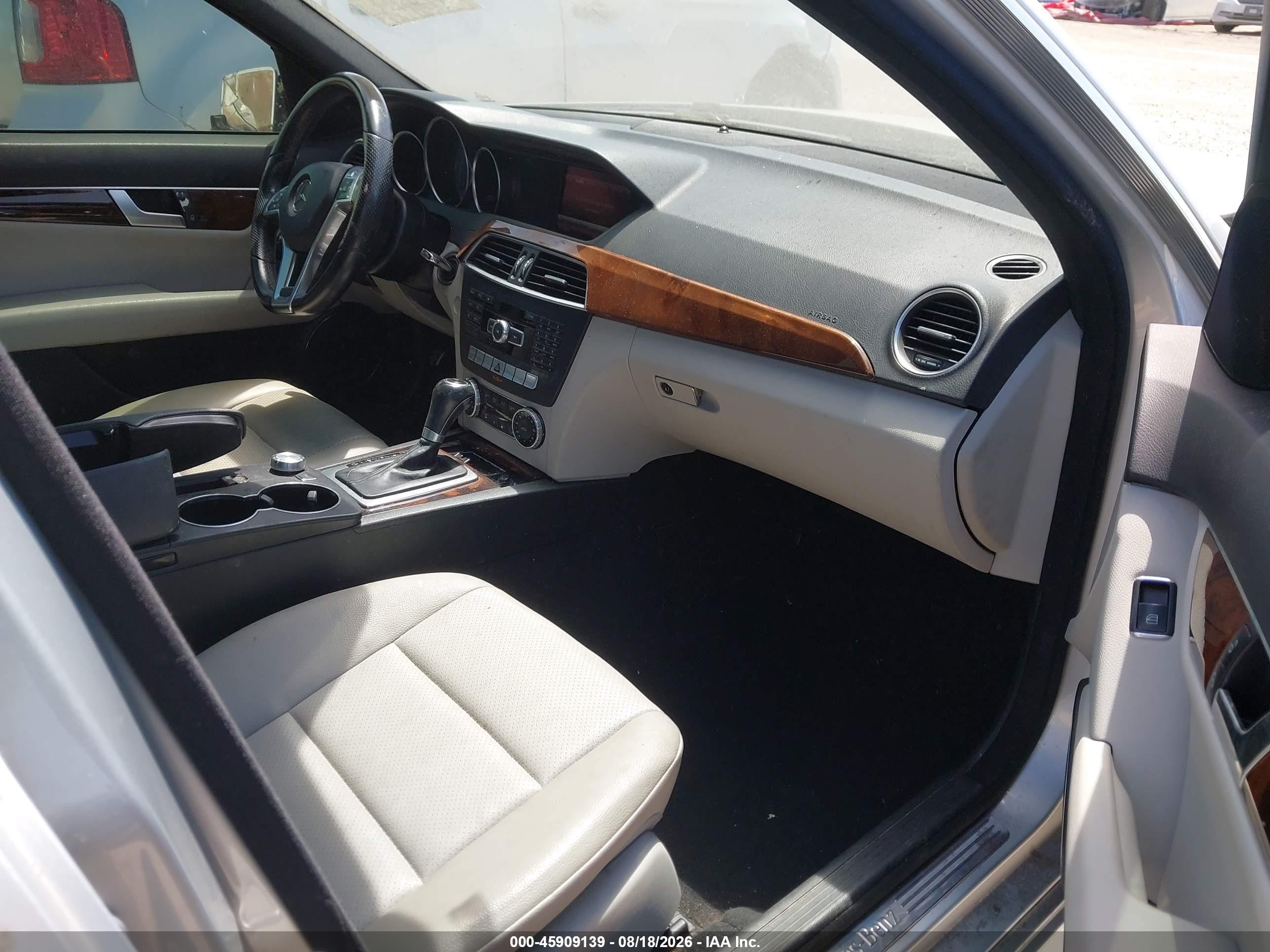 2013 Mercedes-benz C 250 Sport Серебряный vin: WDDGF4HB6DR295395