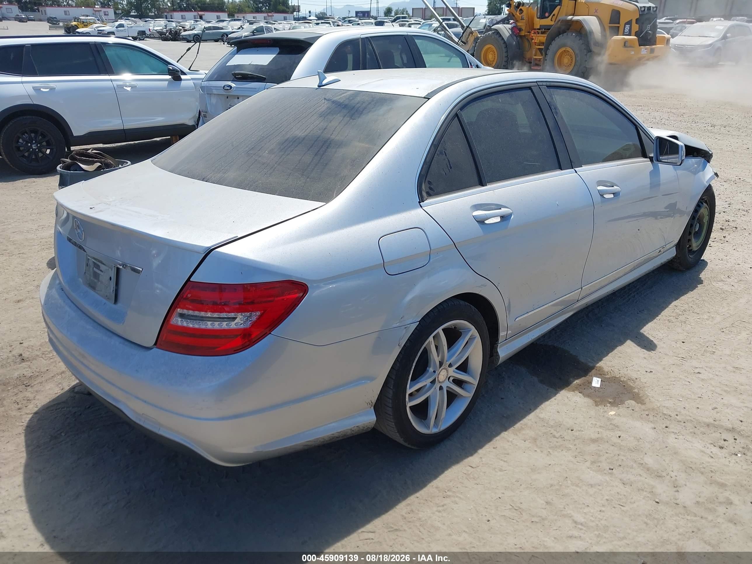 2013 Mercedes-benz C 250 Sport Серебряный vin: WDDGF4HB6DR295395