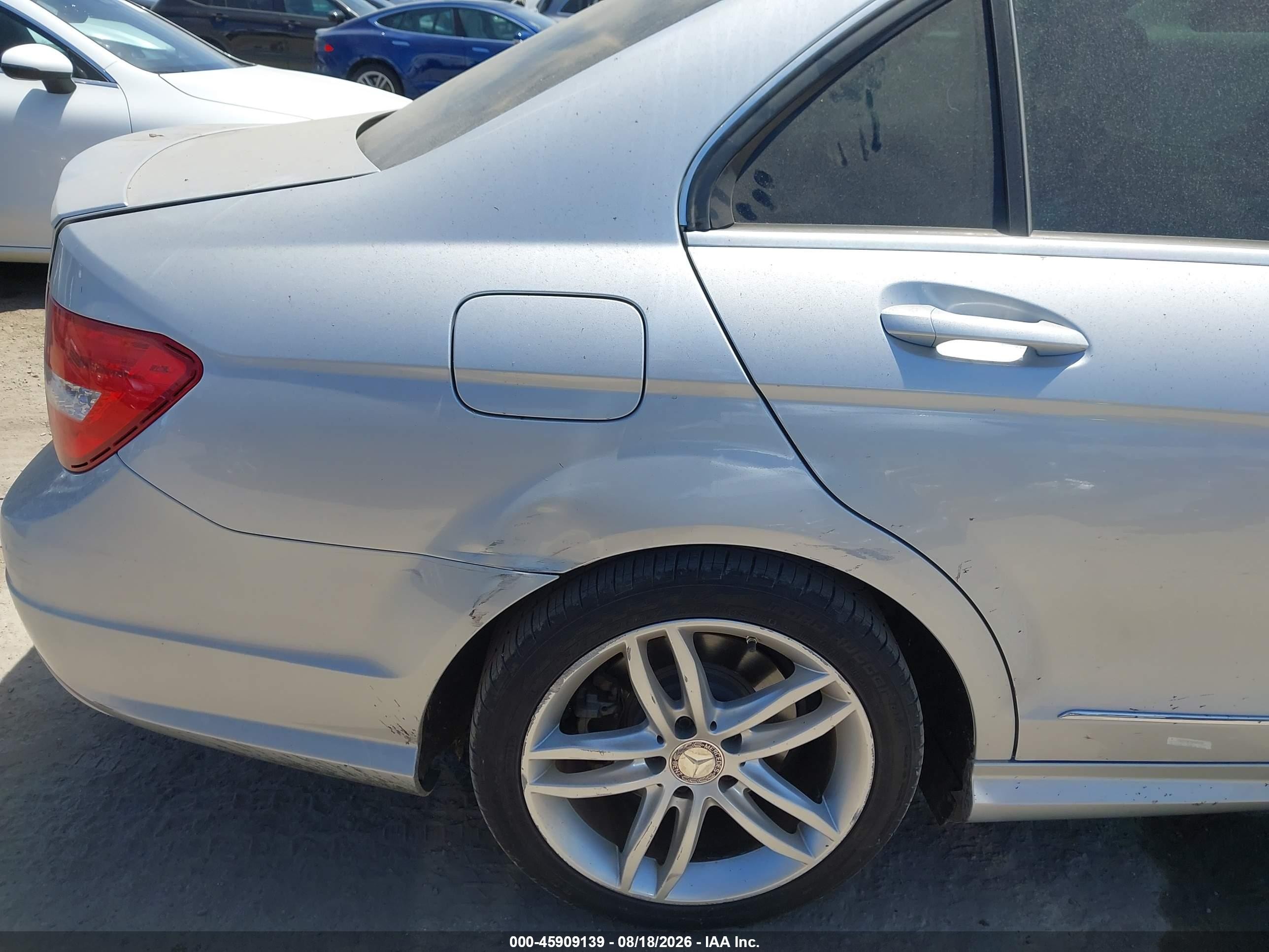 2013 Mercedes-benz C 250 Sport Серебряный vin: WDDGF4HB6DR295395