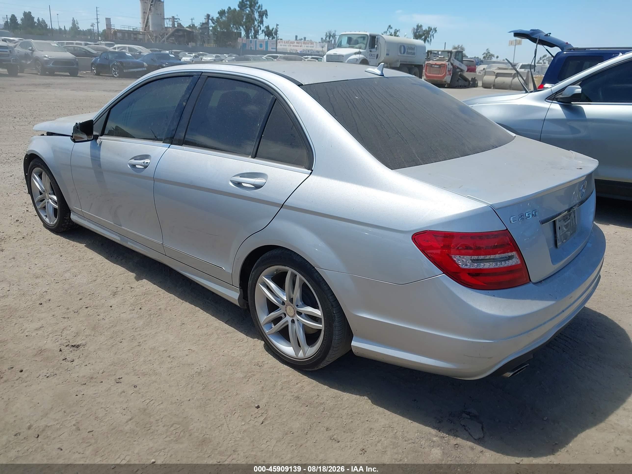 2013 Mercedes-benz C 250 Sport Серебряный vin: WDDGF4HB6DR295395