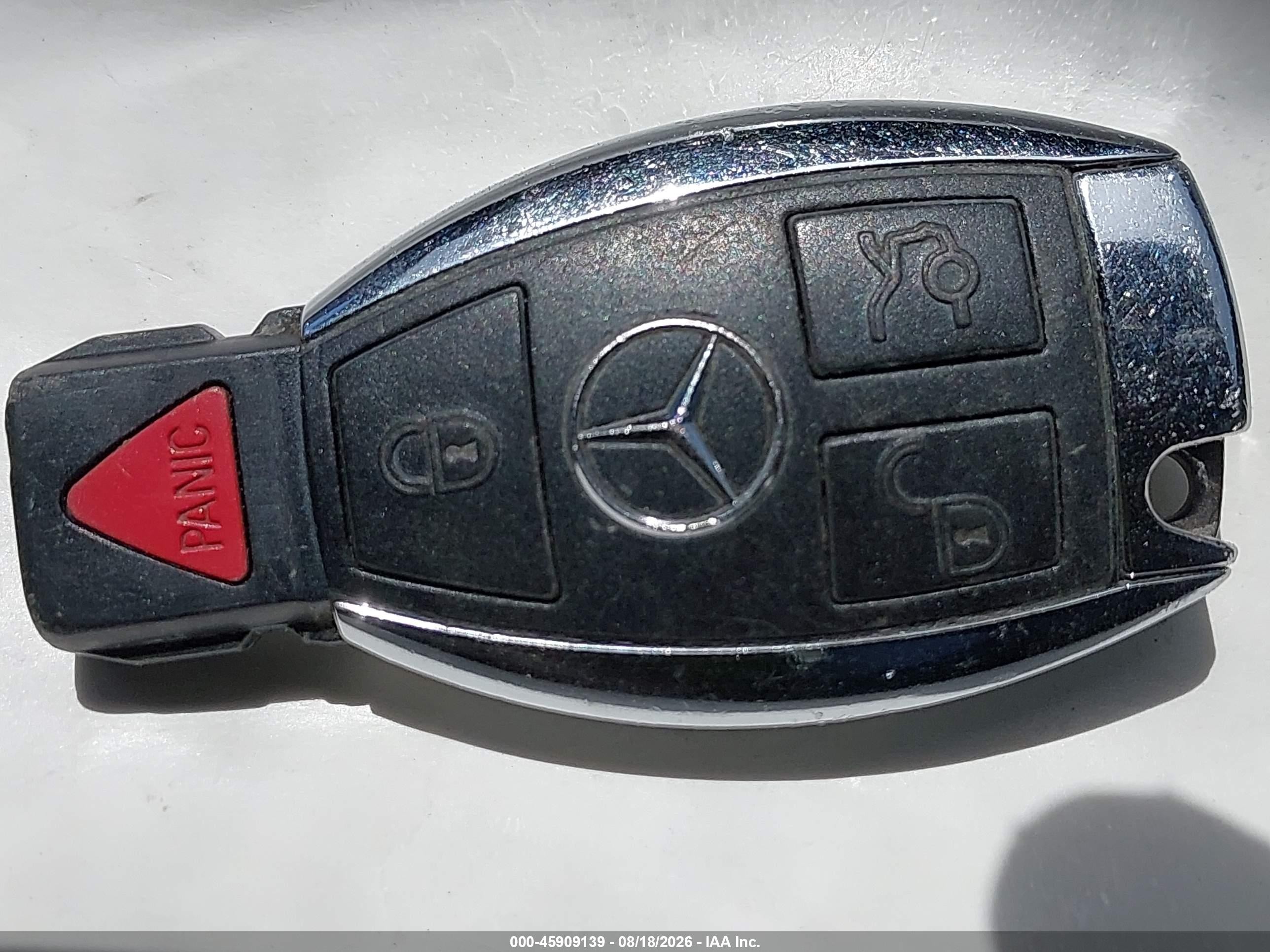 2013 Mercedes-benz C 250 Sport Серебряный vin: WDDGF4HB6DR295395