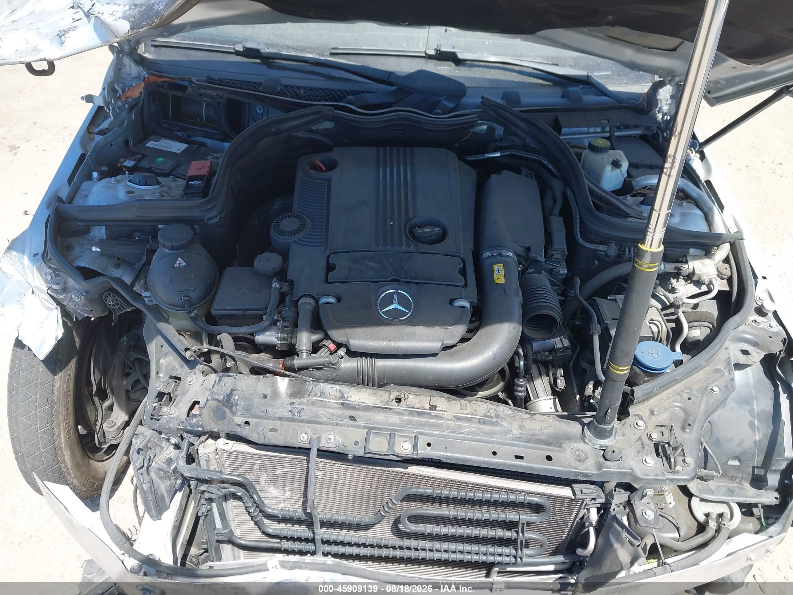 2013 Mercedes-benz C 250 Sport Серебряный vin: WDDGF4HB6DR295395