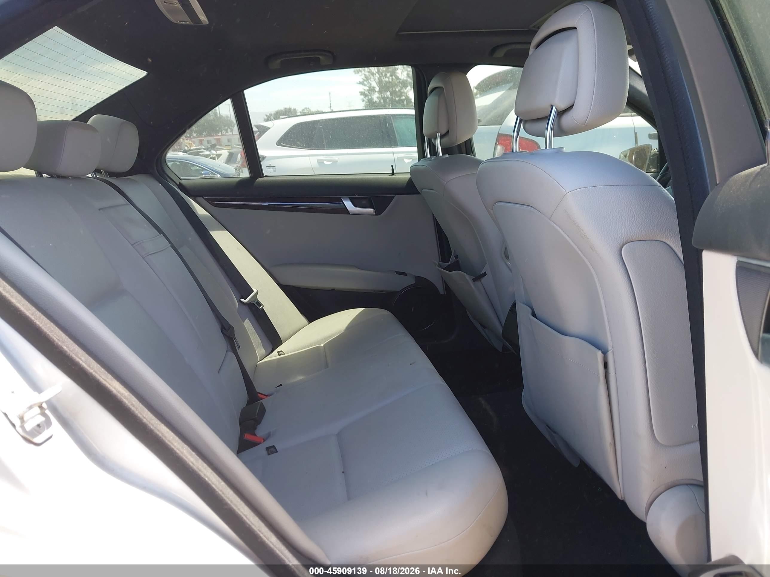 2013 Mercedes-benz C 250 Sport Серебряный vin: WDDGF4HB6DR295395