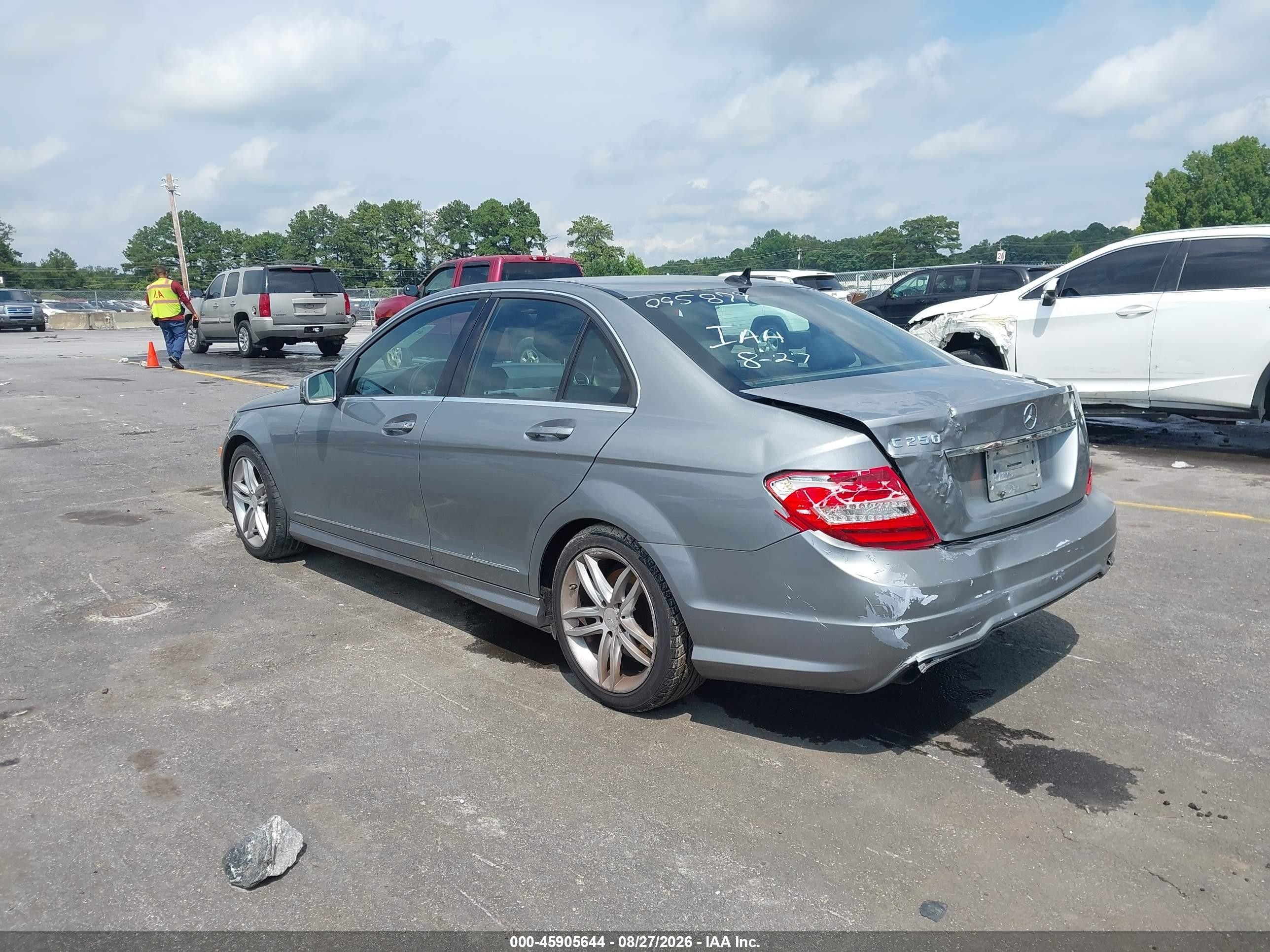 2013 Mercedes-benz C 250 Sport Серый vin: WDDGF4HB6DR295879