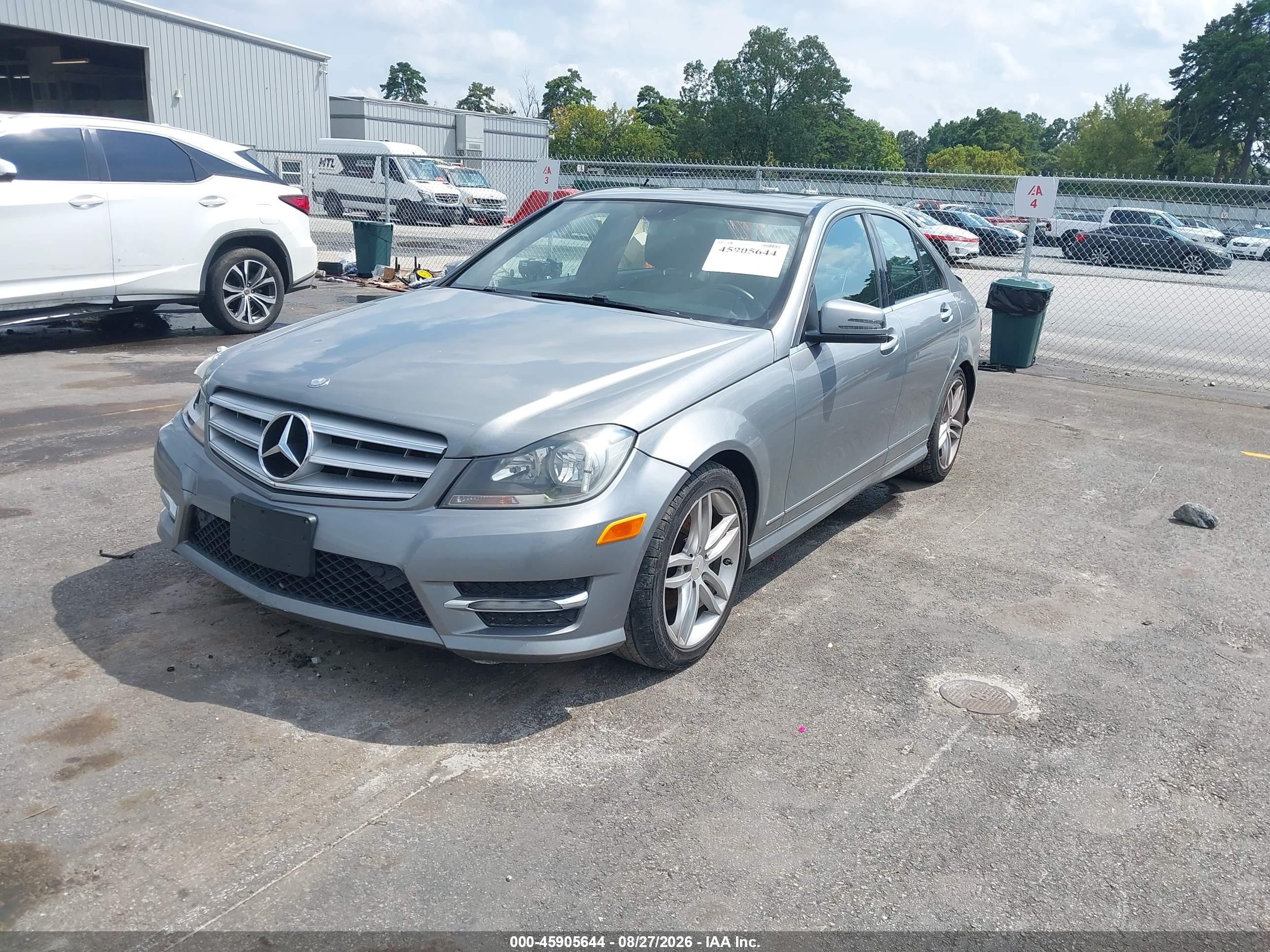2013 Mercedes-benz C 250 Sport Серый vin: WDDGF4HB6DR295879
