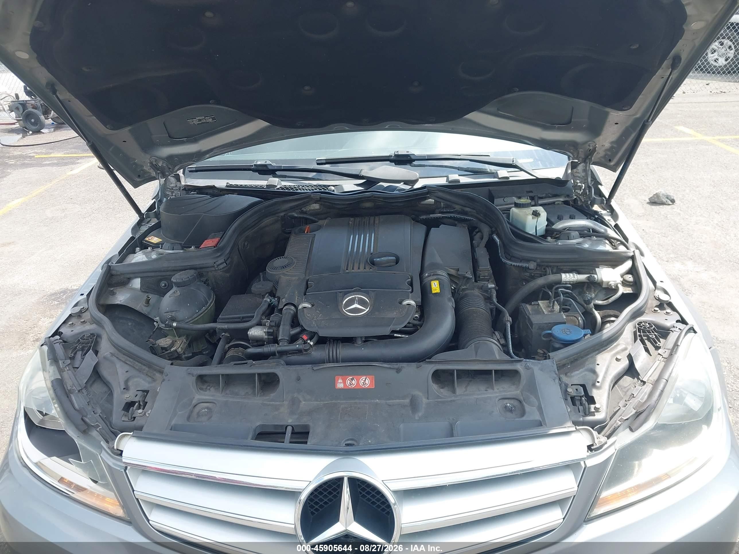 2013 Mercedes-benz C 250 Sport Серый vin: WDDGF4HB6DR295879
