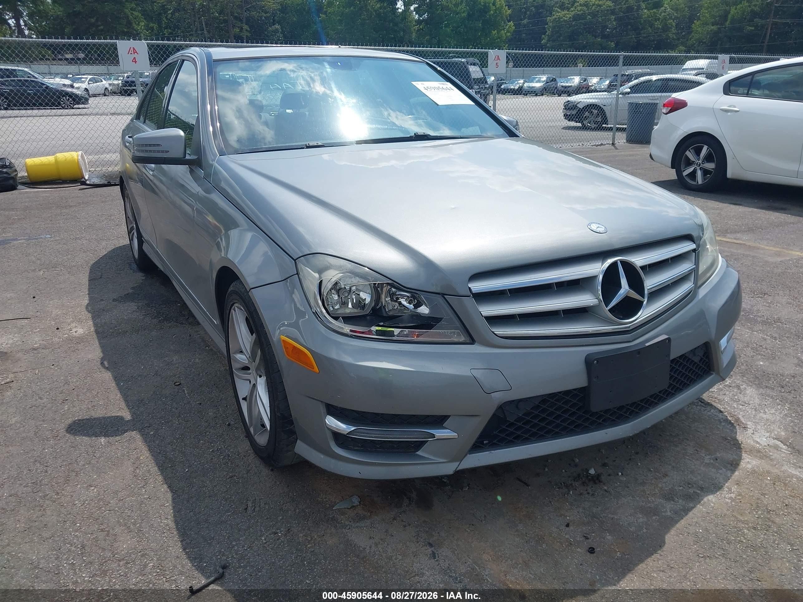 2013 Mercedes-benz C 250 Sport Серый vin: WDDGF4HB6DR295879