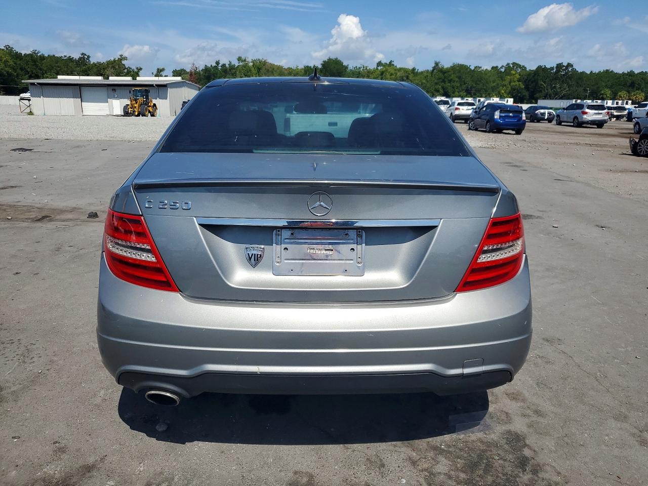 2013 Mercedes-benz C 250 Серебряный vin: WDDGF4HB6DR296384