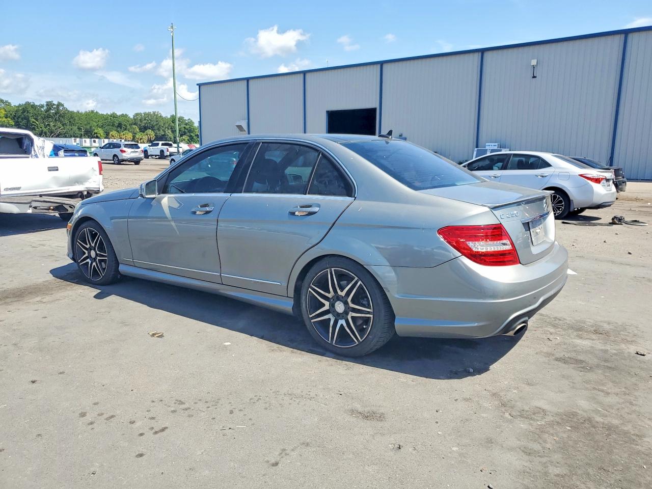 2013 Mercedes-benz C 250 Серебряный vin: WDDGF4HB6DR296384