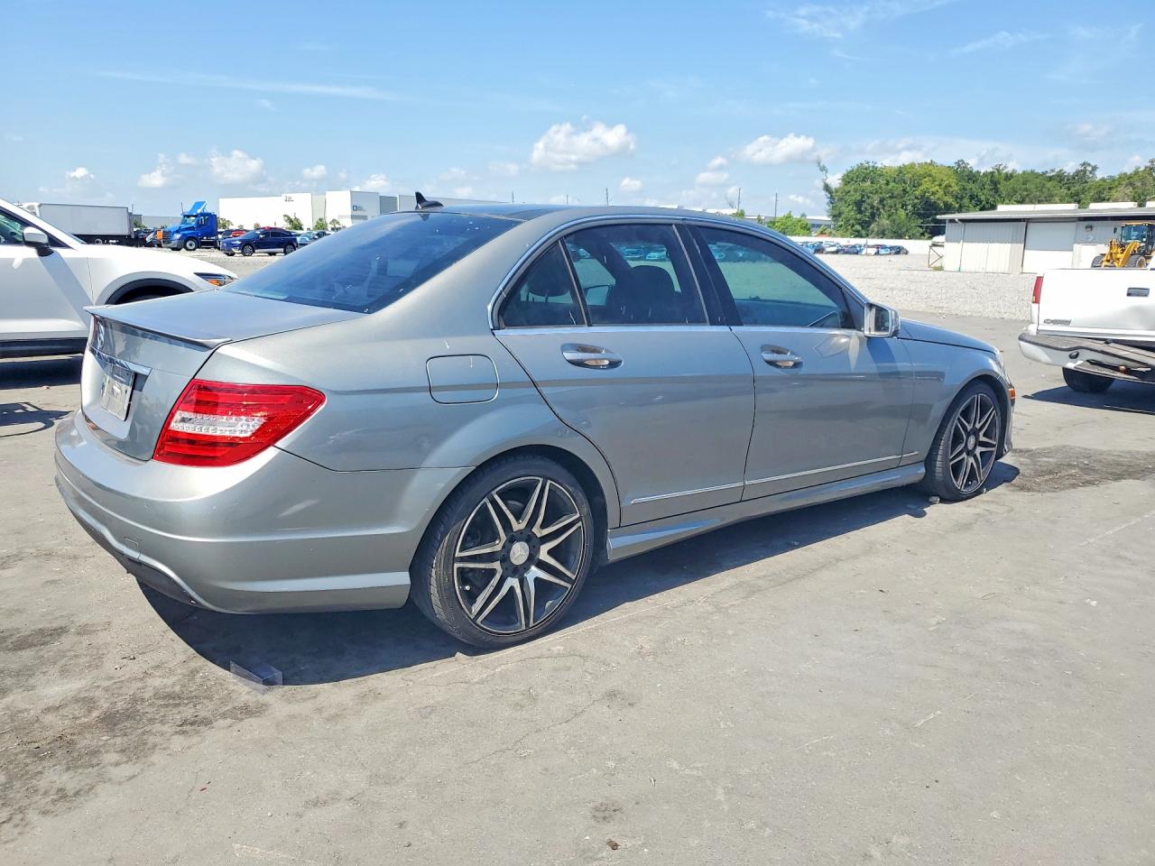 2013 Mercedes-benz C 250 Серебряный vin: WDDGF4HB6DR296384
