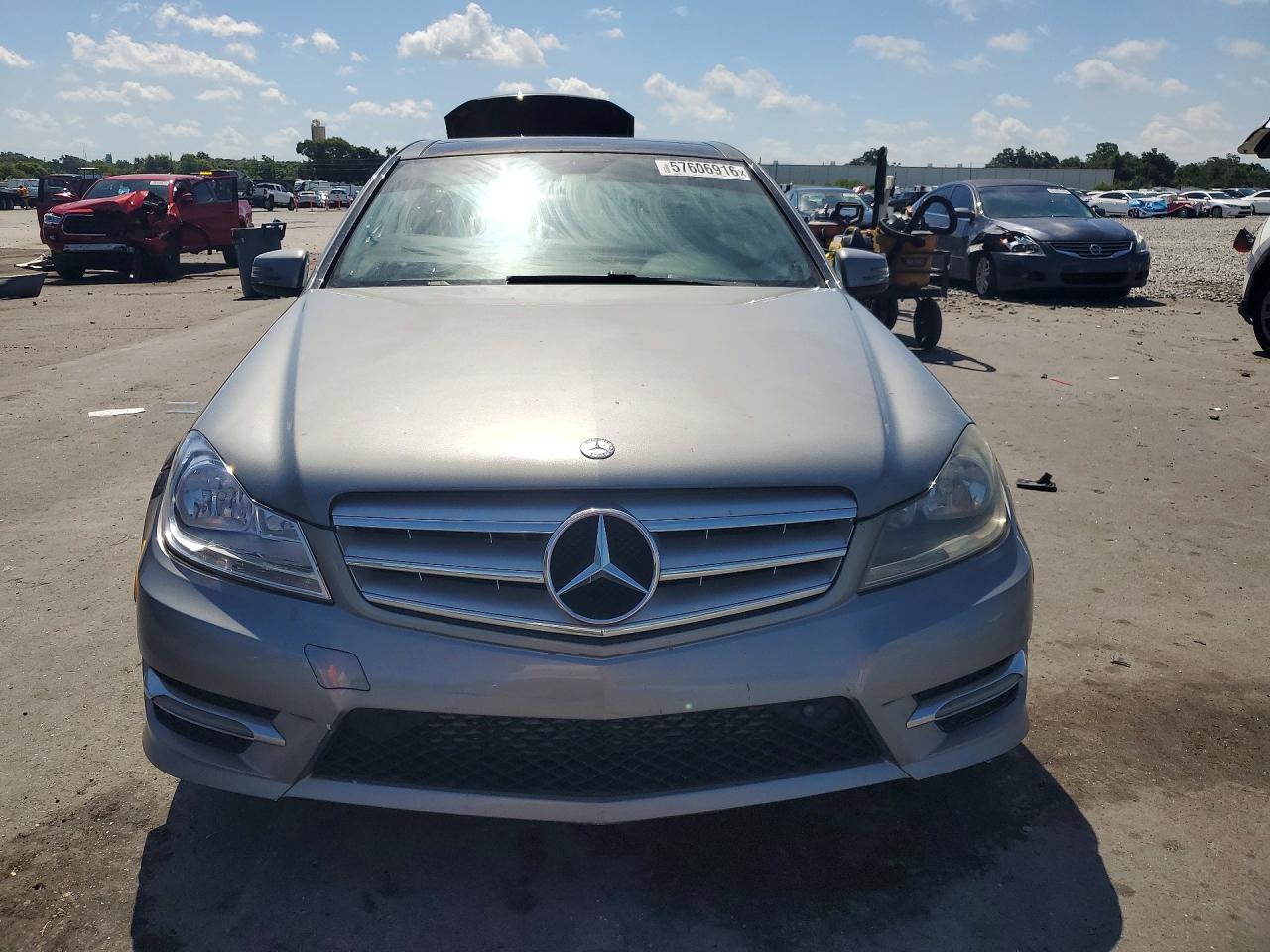 2013 Mercedes-benz C 250 Серебряный vin: WDDGF4HB6DR296384