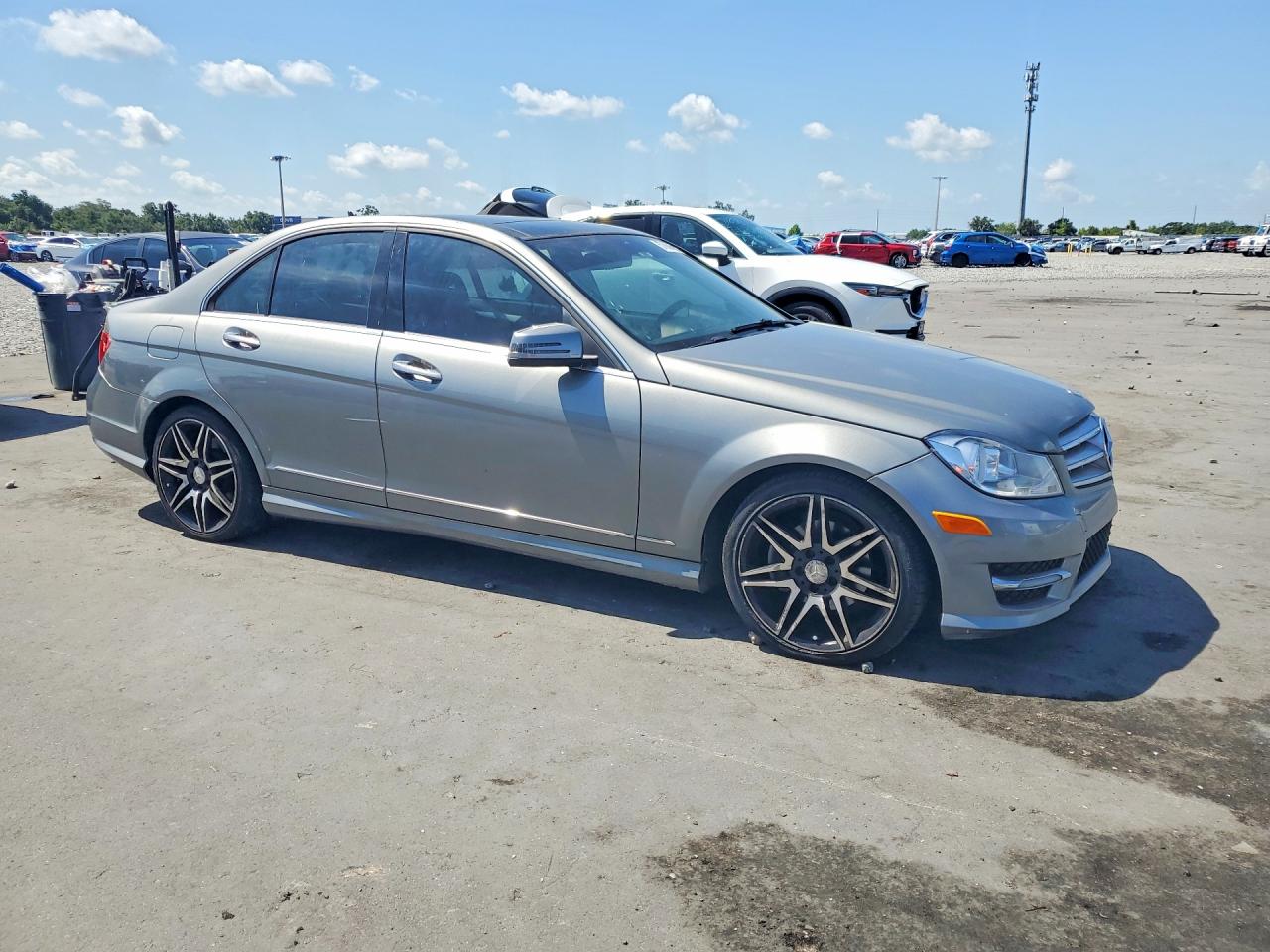 2013 Mercedes-benz C 250 Серебряный vin: WDDGF4HB6DR296384