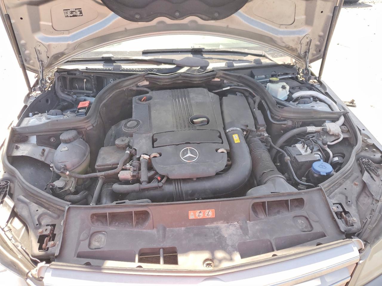 2013 Mercedes-benz C 250 Серебряный vin: WDDGF4HB6DR296384