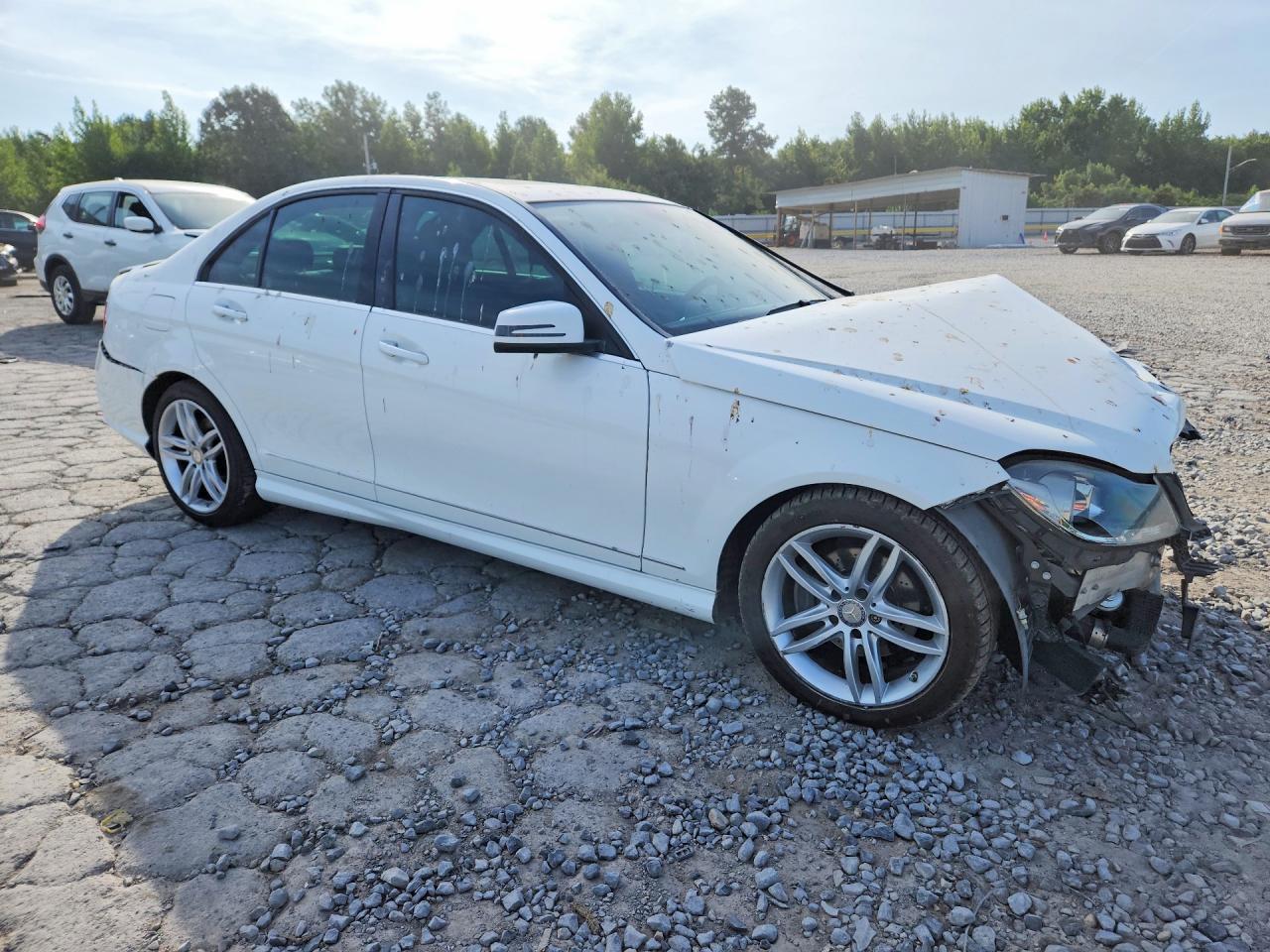 2014 Mercedes-benz C 250 Белый vin: WDDGF4HB6EA941079