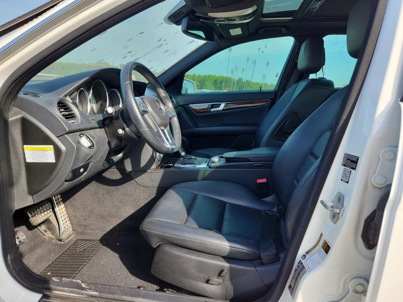 2014 Mercedes-benz C 250 Белый vin: WDDGF4HB6EA941079