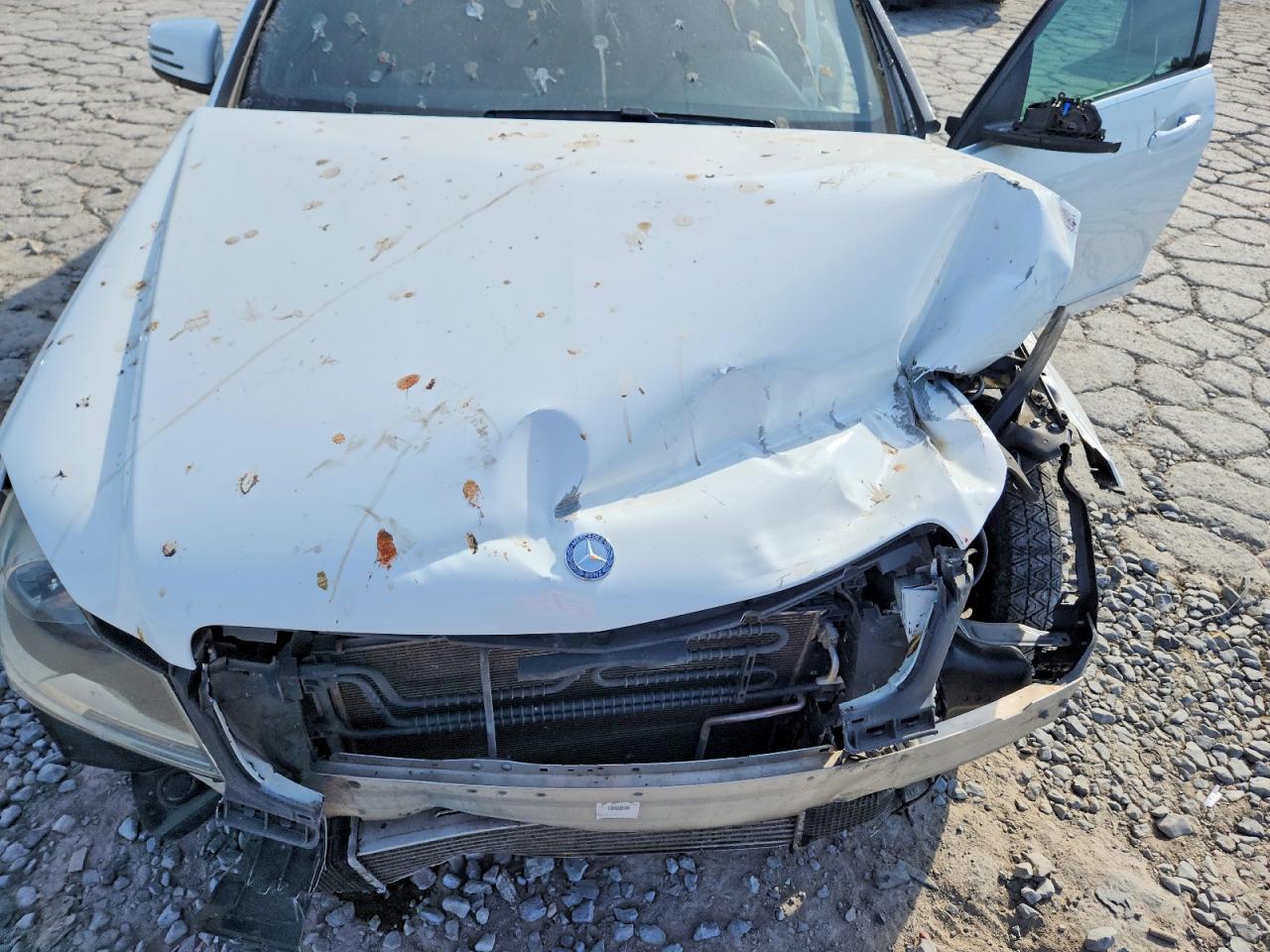 2014 Mercedes-benz C 250 Белый vin: WDDGF4HB6EA941079
