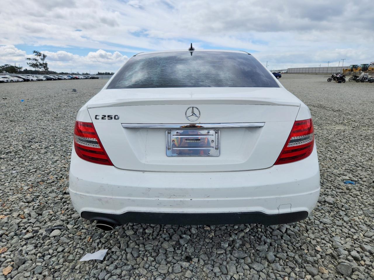 2014 Mercedes-benz C 250 White vin: WDDGF4HB6EA941230