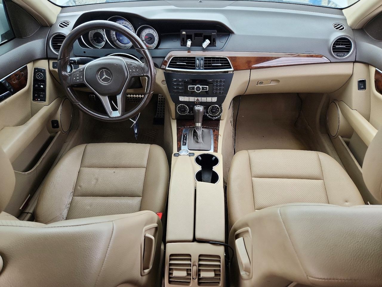 2014 Mercedes-benz C 250 White vin: WDDGF4HB6EA941230