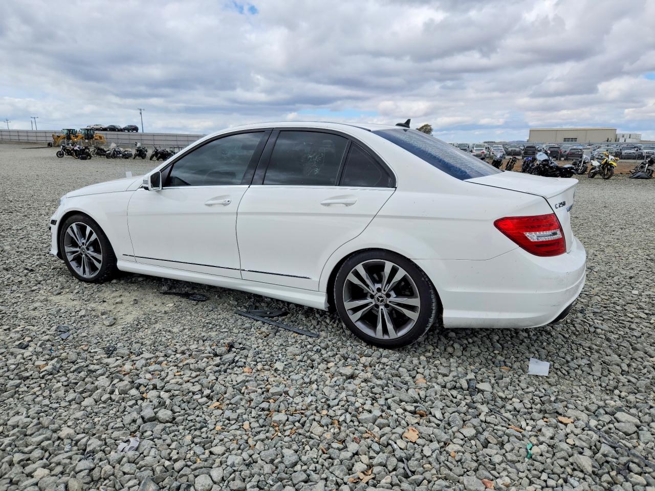 2014 Mercedes-benz C 250 White vin: WDDGF4HB6EA941230