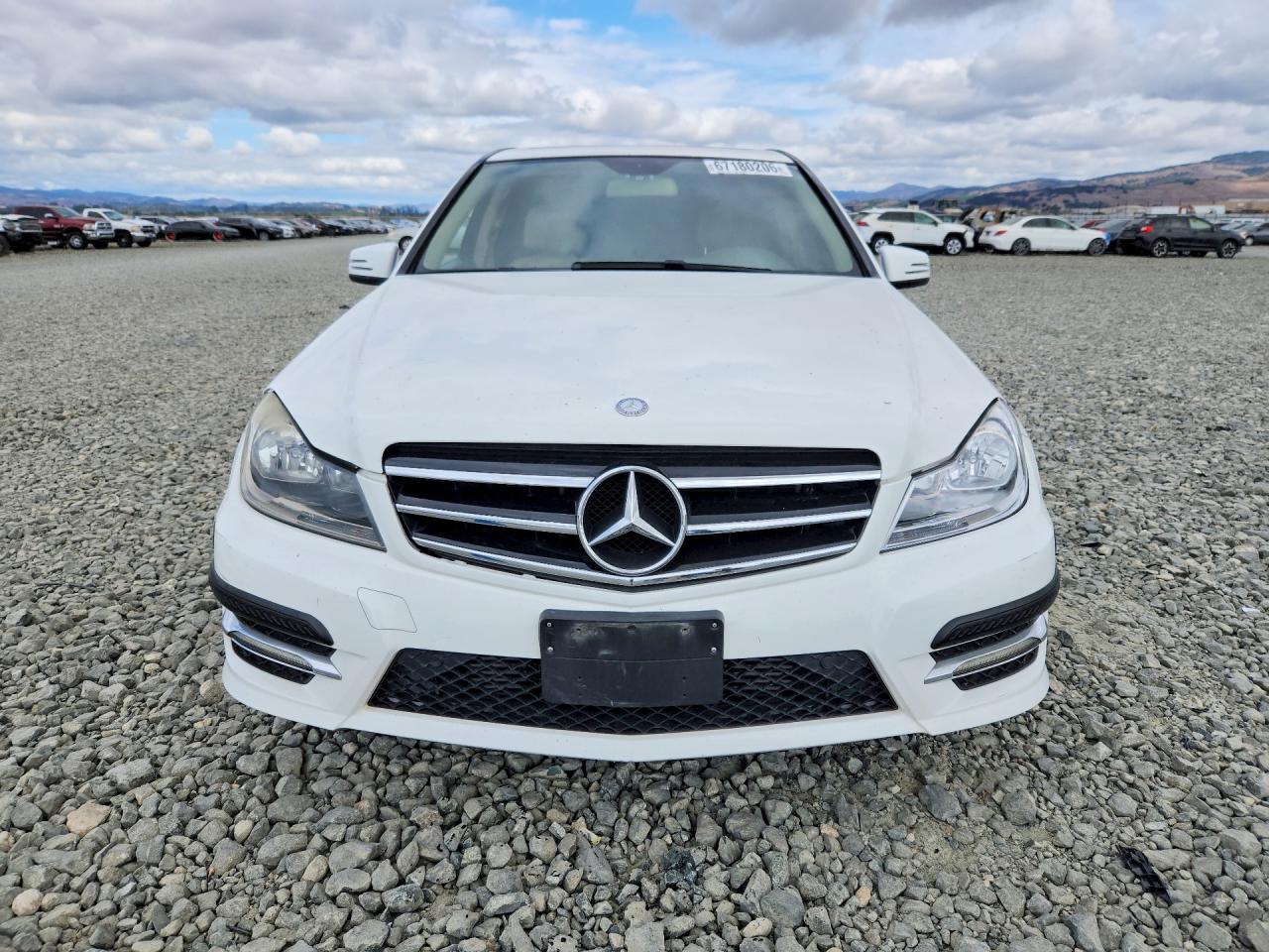 2014 Mercedes-benz C 250 White vin: WDDGF4HB6EA941230