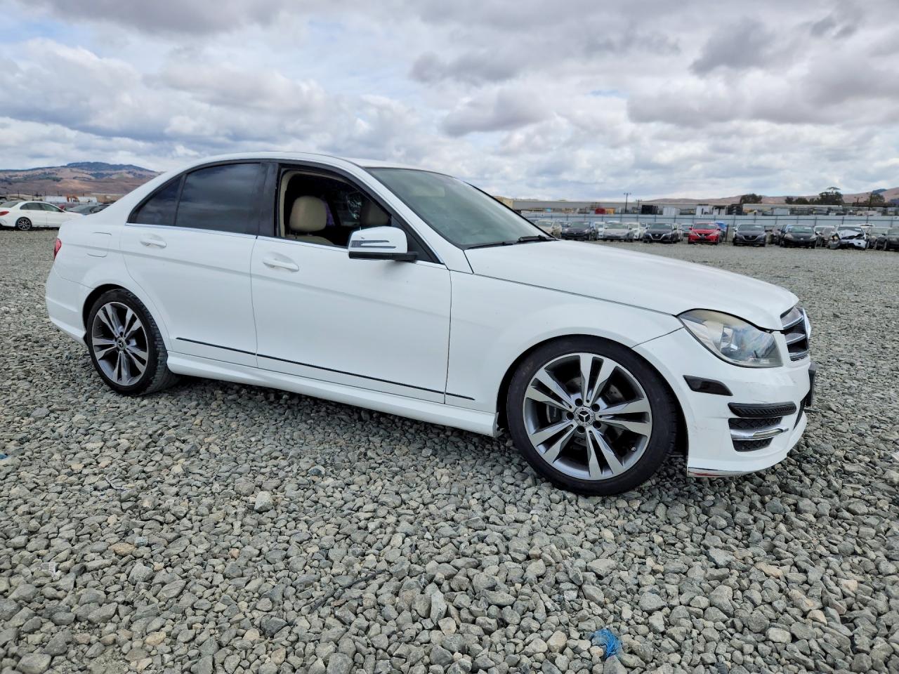 2014 Mercedes-benz C 250 White vin: WDDGF4HB6EA941230
