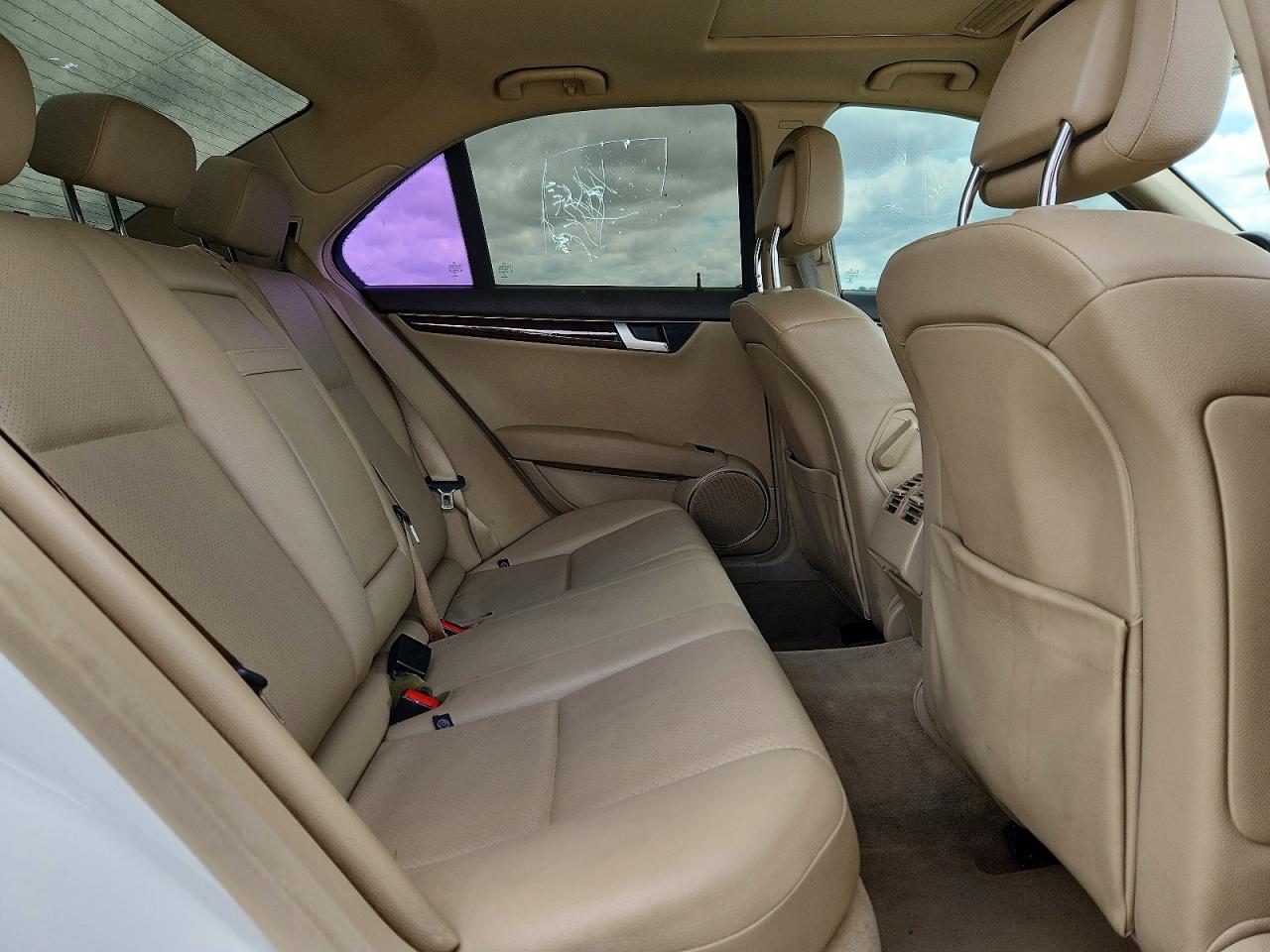 2014 Mercedes-benz C 250 White vin: WDDGF4HB6EA941230