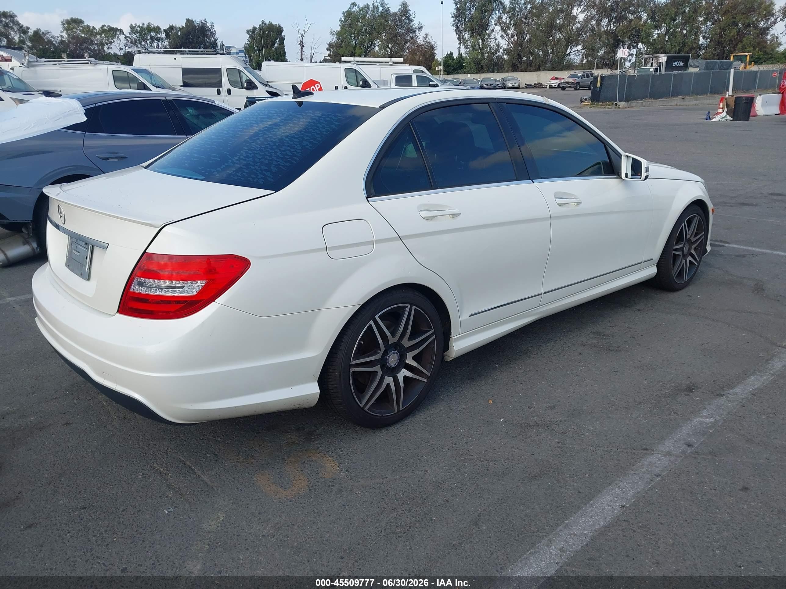 2014 Mercedes-benz C 250 Sport White vin: WDDGF4HB6EA946346
