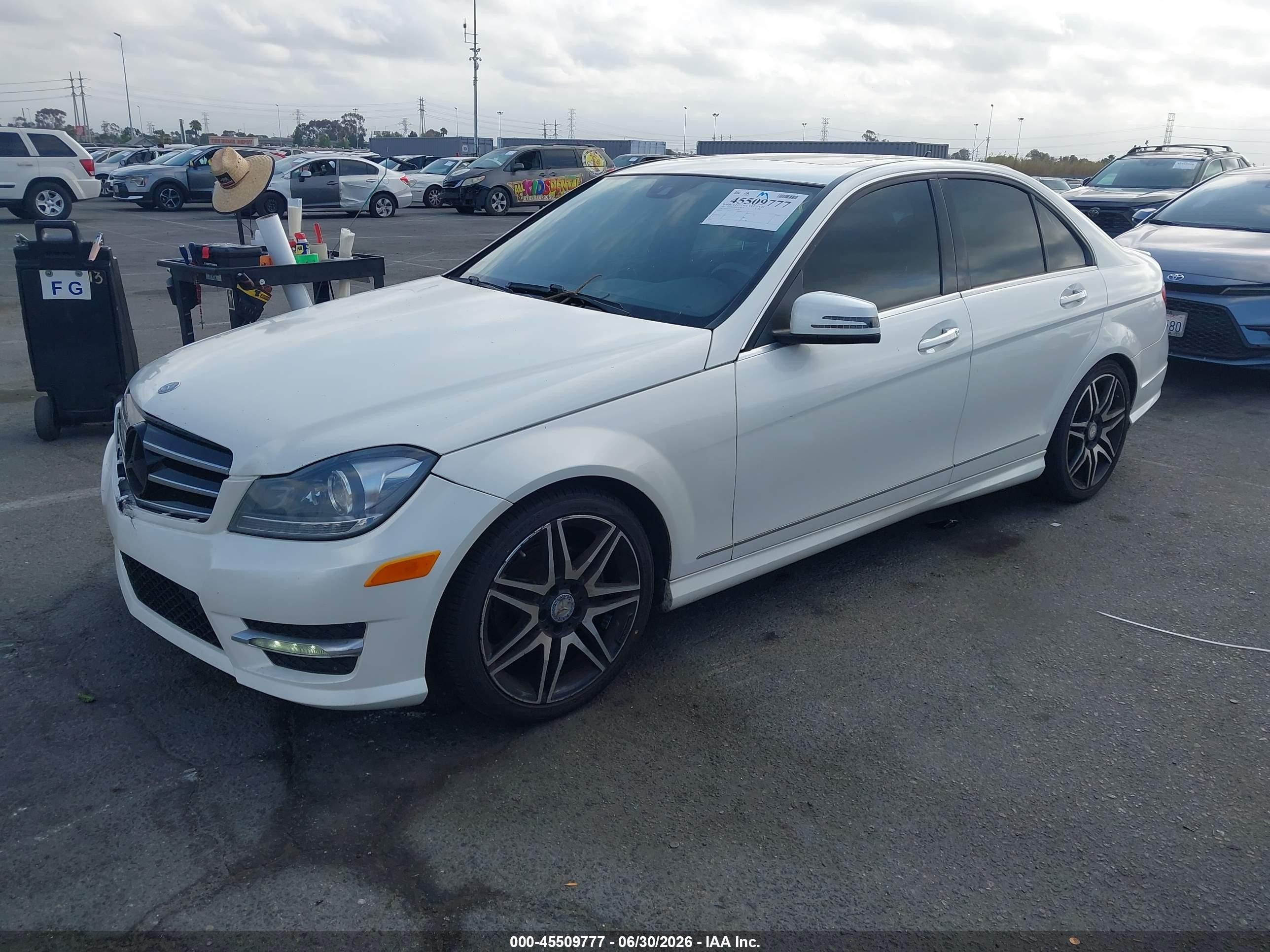 2014 Mercedes-benz C 250 Sport White vin: WDDGF4HB6EA946346
