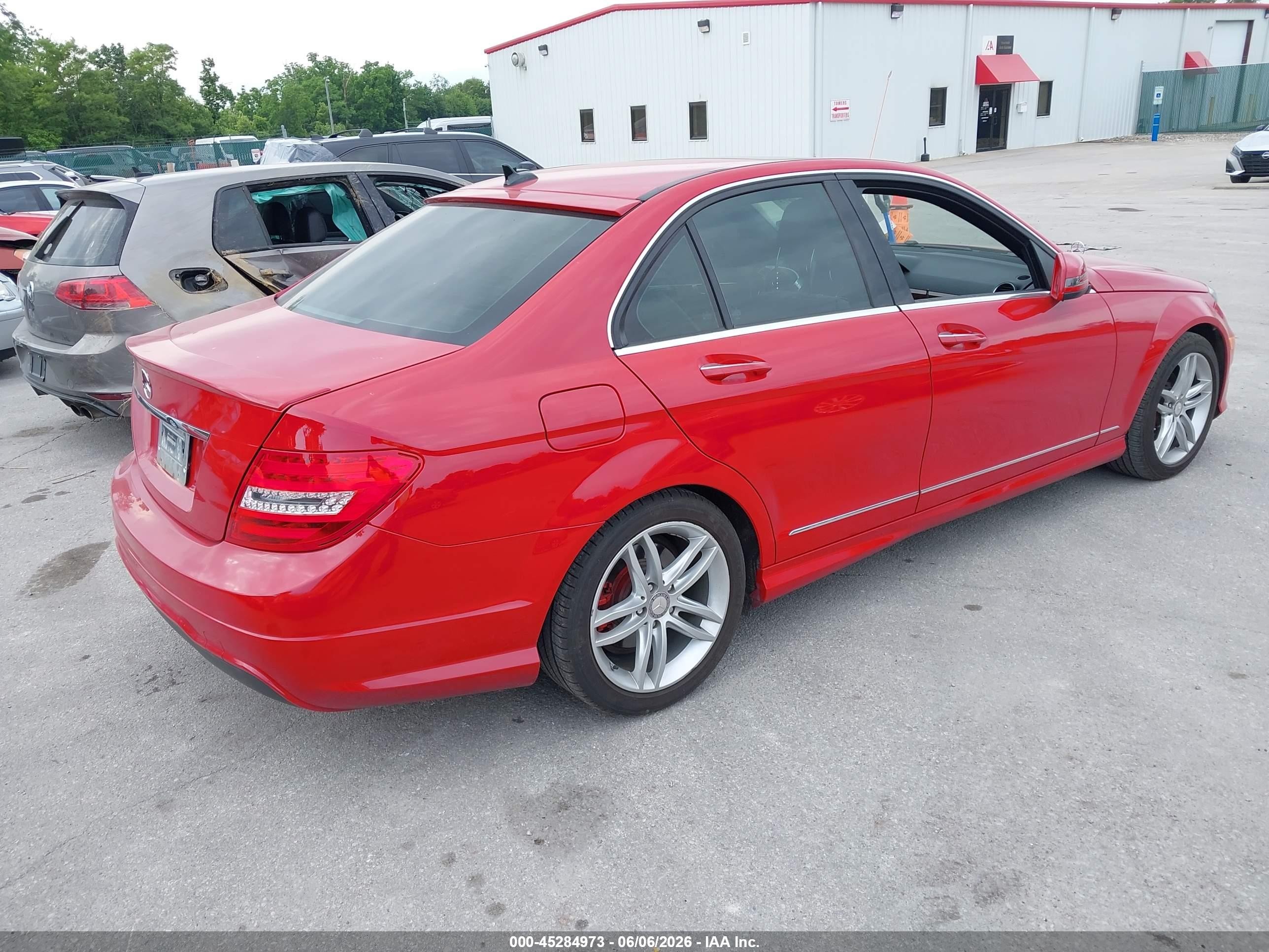 2014 Mercedes-benz C 250 Sport Red vin: WDDGF4HB6EA947075
