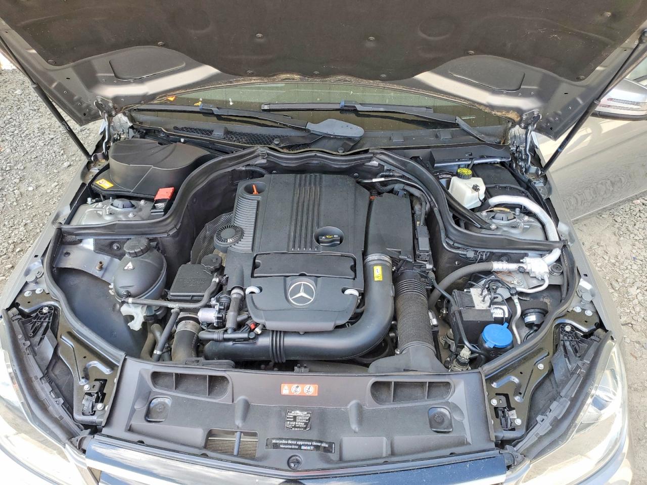 2014 Mercedes-benz C 250 Silver vin: WDDGF4HB6EA947626