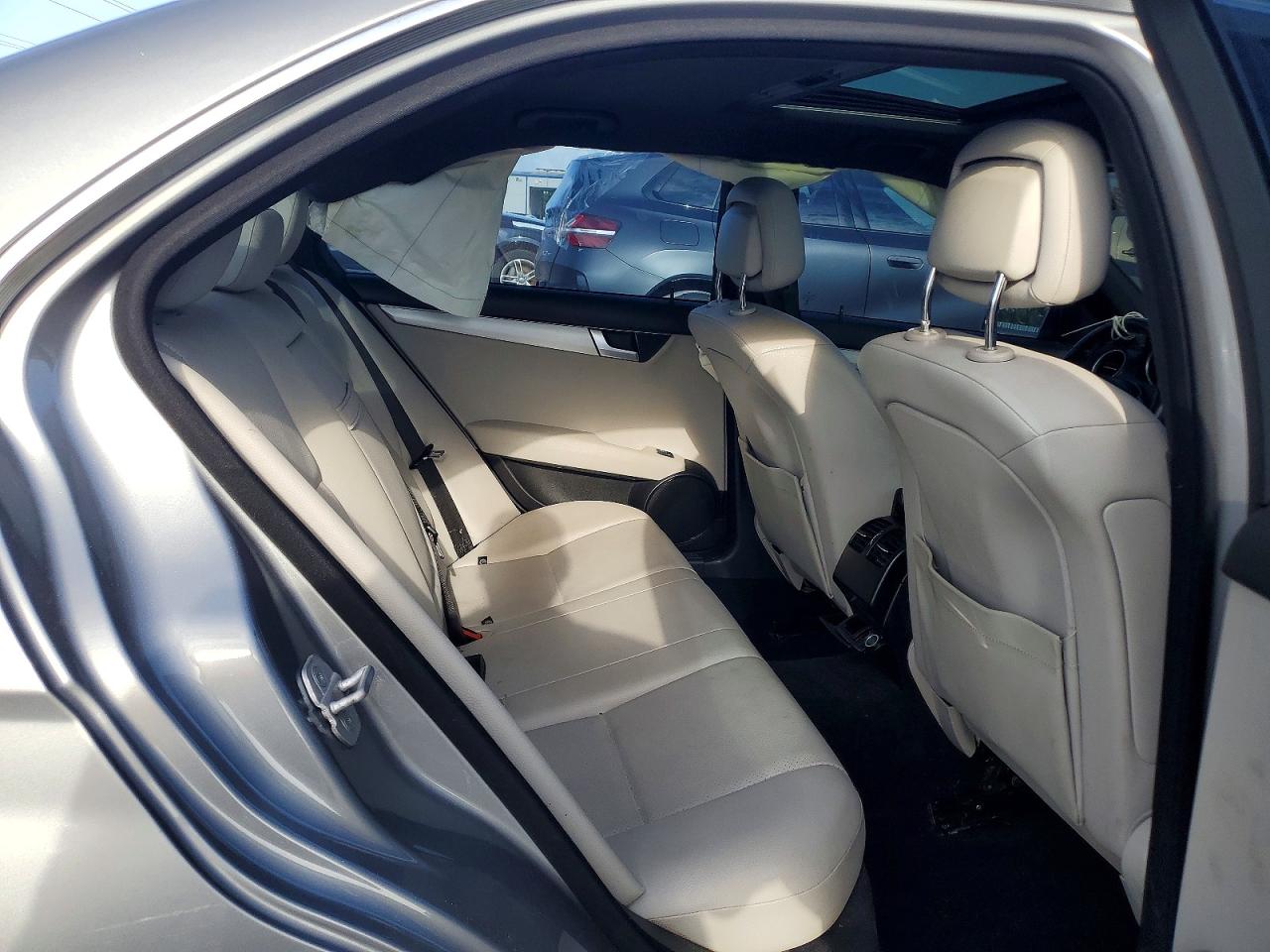 2014 Mercedes-benz C 250 Silver vin: WDDGF4HB6EA948954