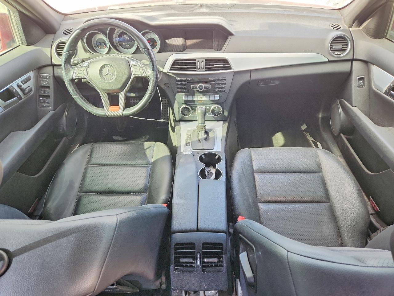2014 Mercedes-benz C 250 Красный vin: WDDGF4HB6EA962157