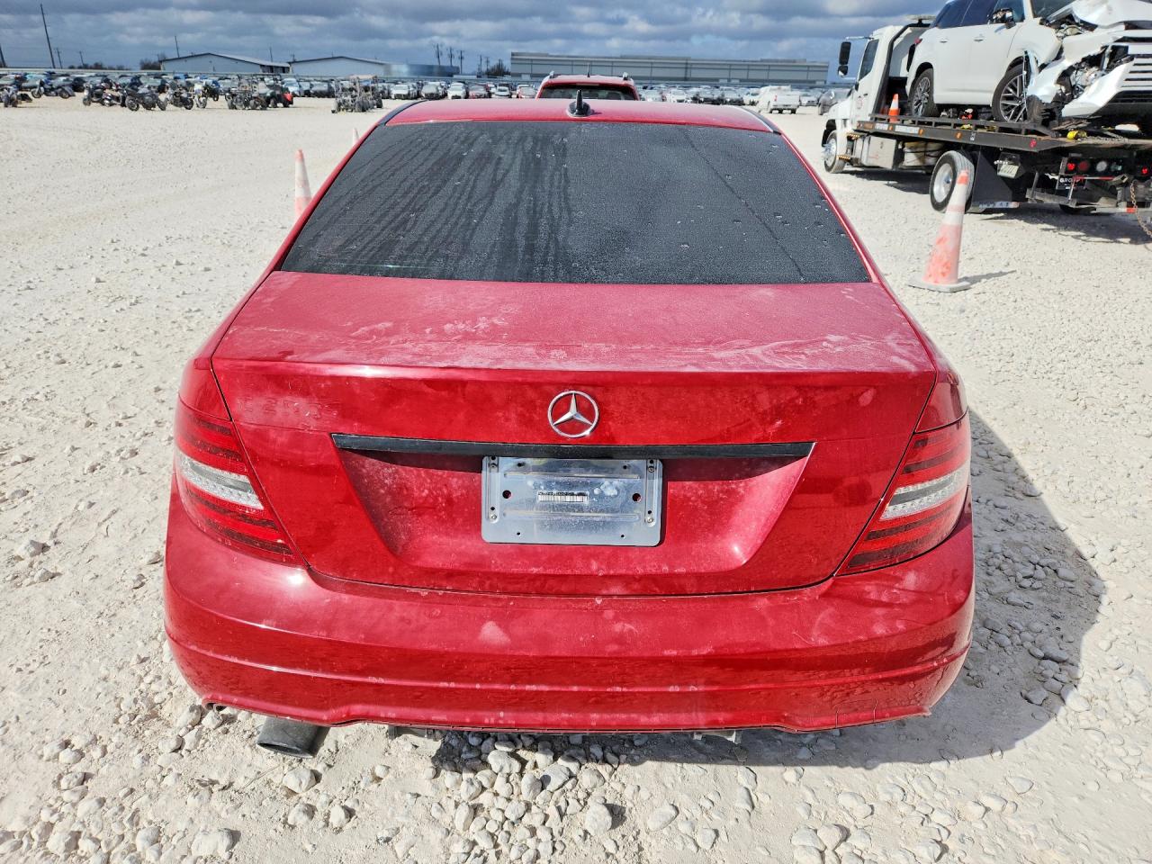 2014 Mercedes-benz C 250 Красный vin: WDDGF4HB6EA962157
